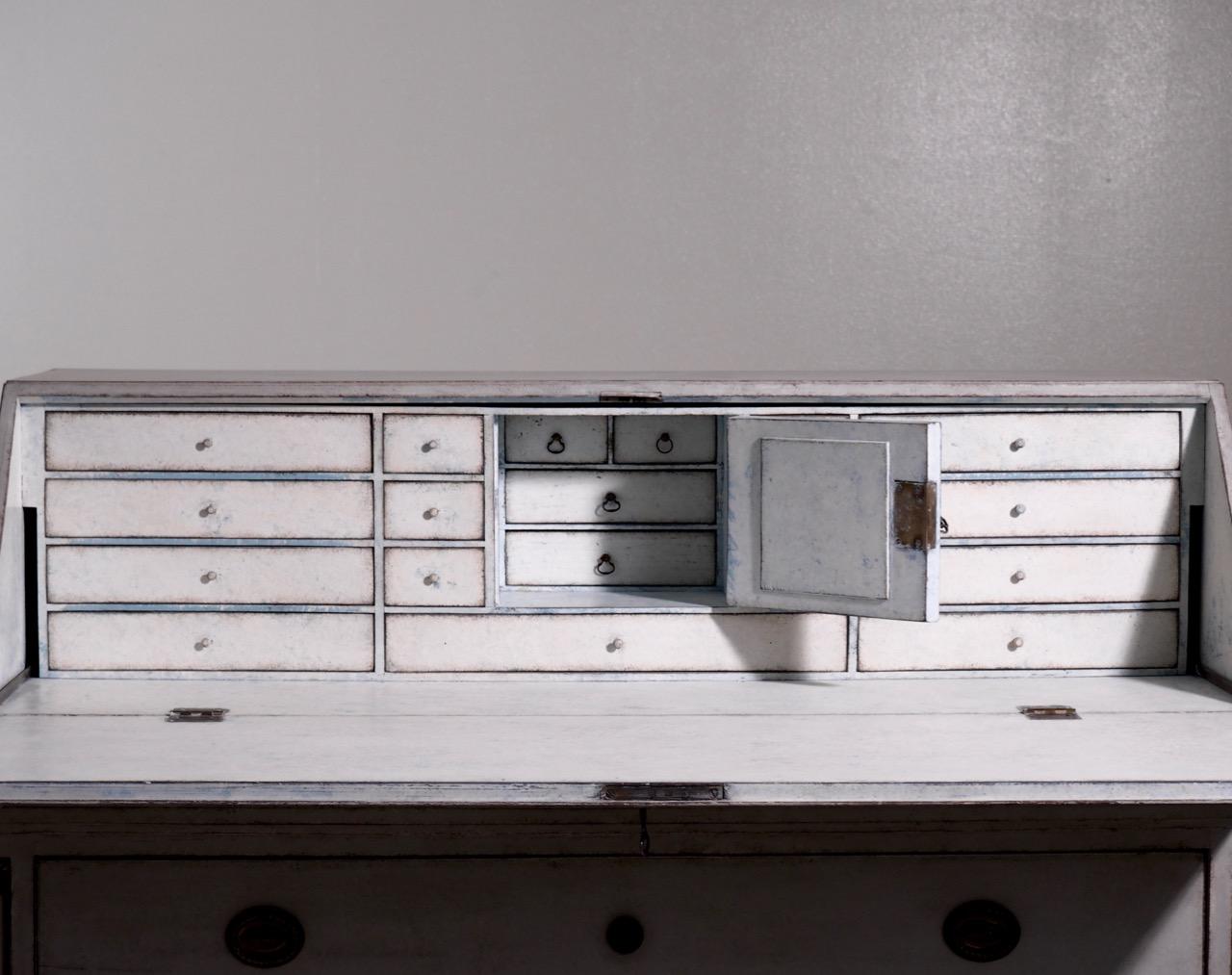 Fine Gustavian Bureau, circa 1790 In Good Condition In Aalsgaarde, DK