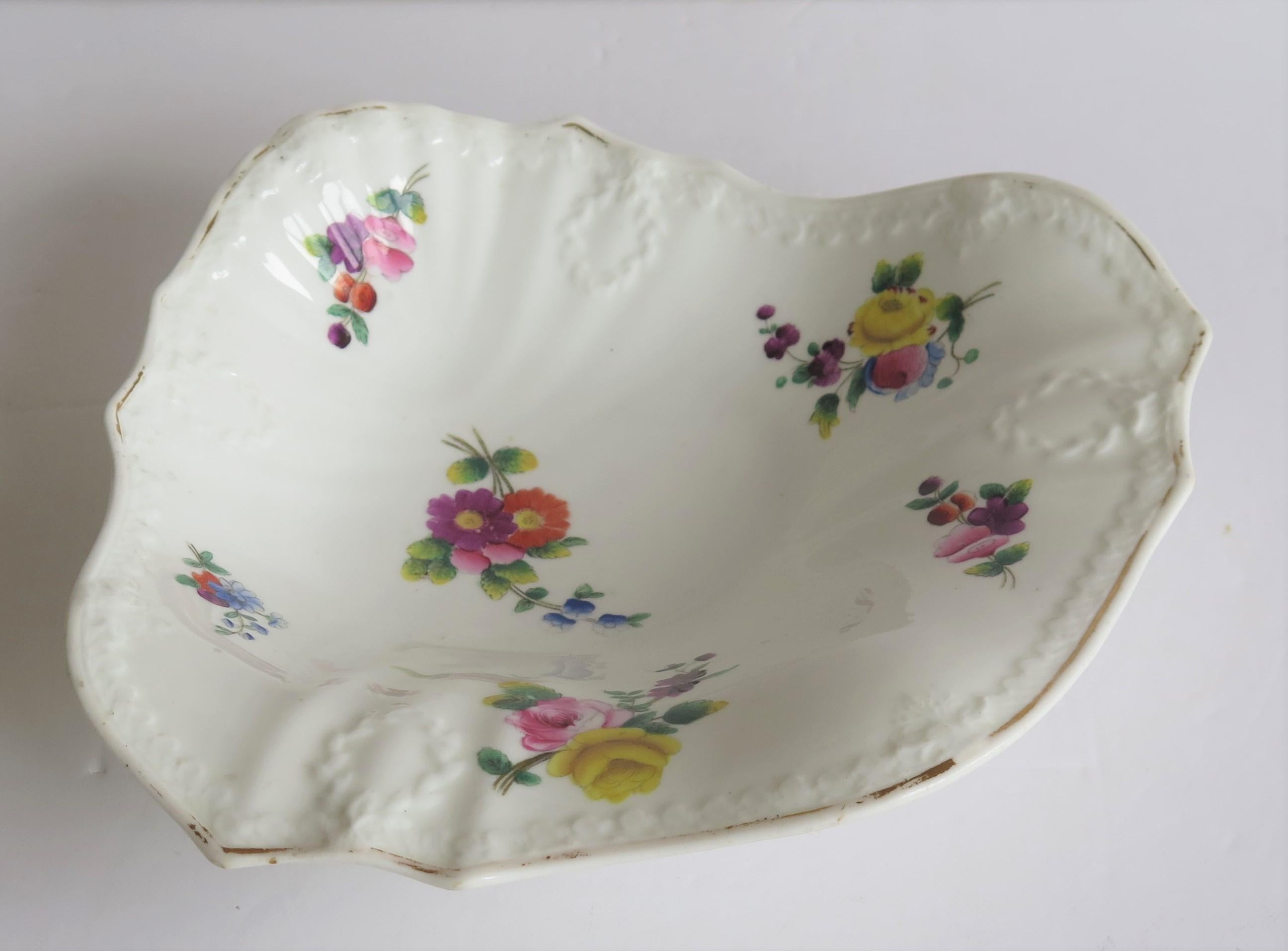Fine H & R Daniel Porcelain Shell Dish in Recorded Pattern 3884, circa 1830 For Sale 2