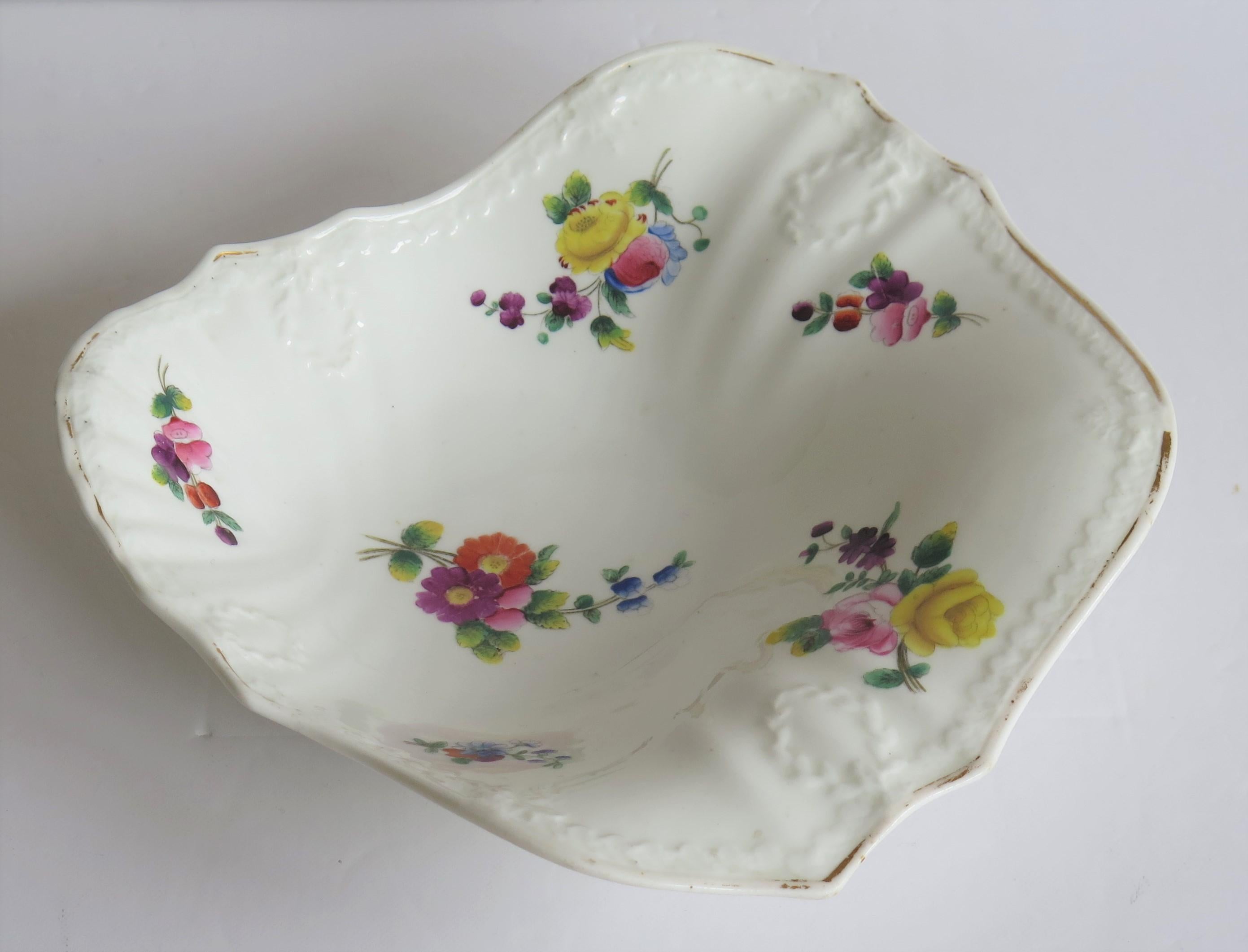 Fine H & R Daniel Porcelain Shell Dish in Recorded Pattern 3884, circa 1830 For Sale 3