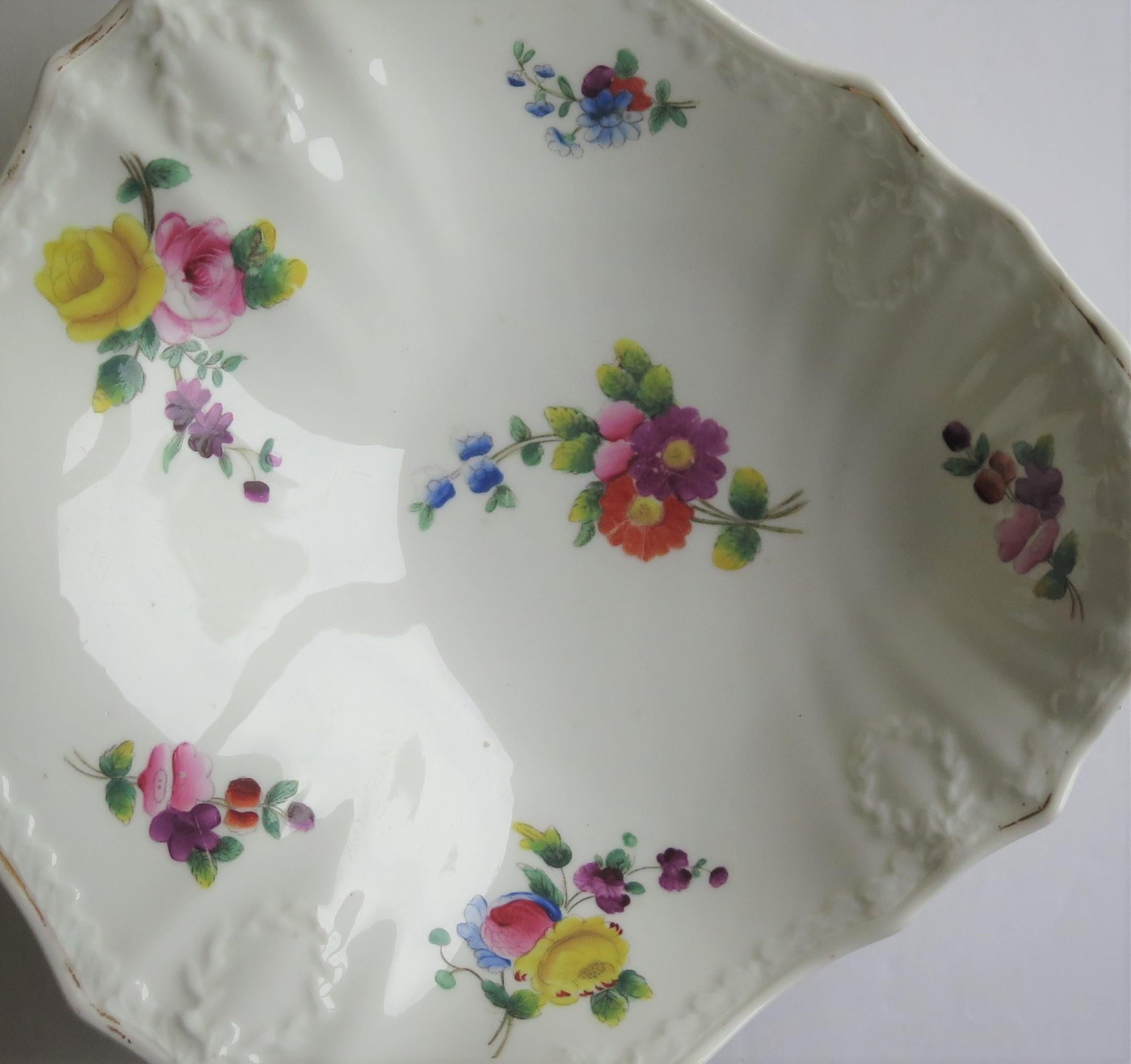 Fine H & R Daniel Porcelain Shell Dish in Recorded Pattern 3884, circa 1830 For Sale 4