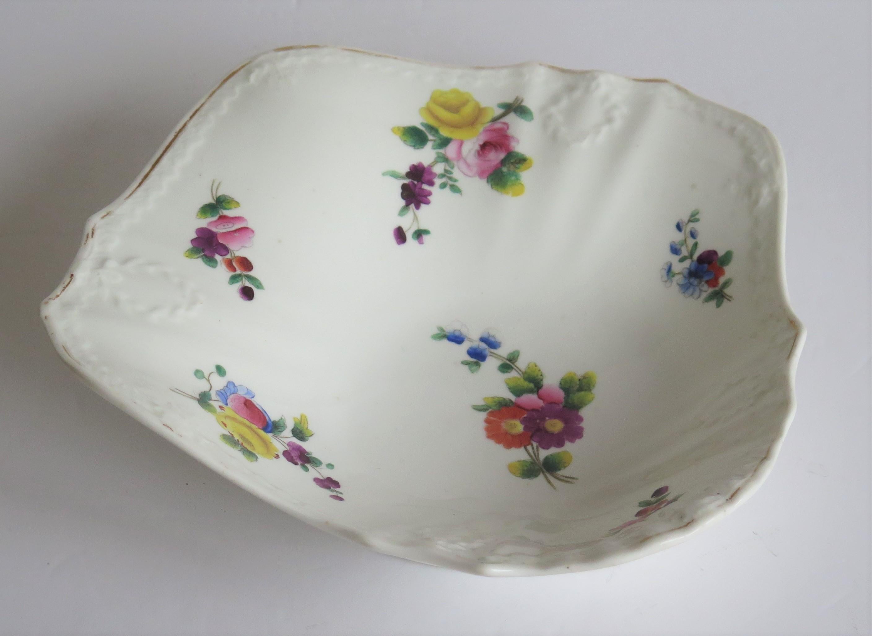Hand-Painted Fine H & R Daniel Porcelain Shell Dish in Recorded Pattern 3884, circa 1830 For Sale