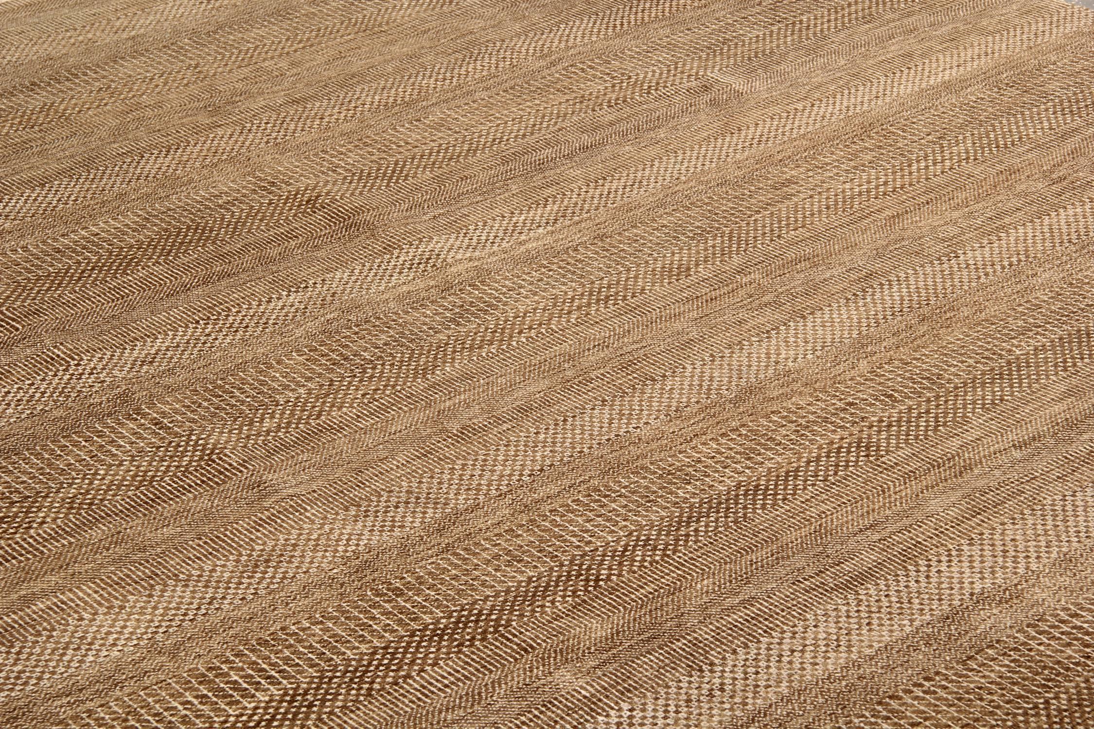 Orientalischer handgefertigter Teppich, brauner primitiver Gabbeh zeitgenössischer Teppich (Pflanzlich gefärbt) im Angebot