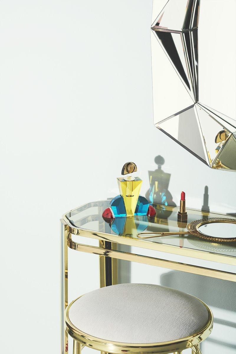 Postmoderne Flacon de parfum Riverside en cristal finement taillé à la main en vente