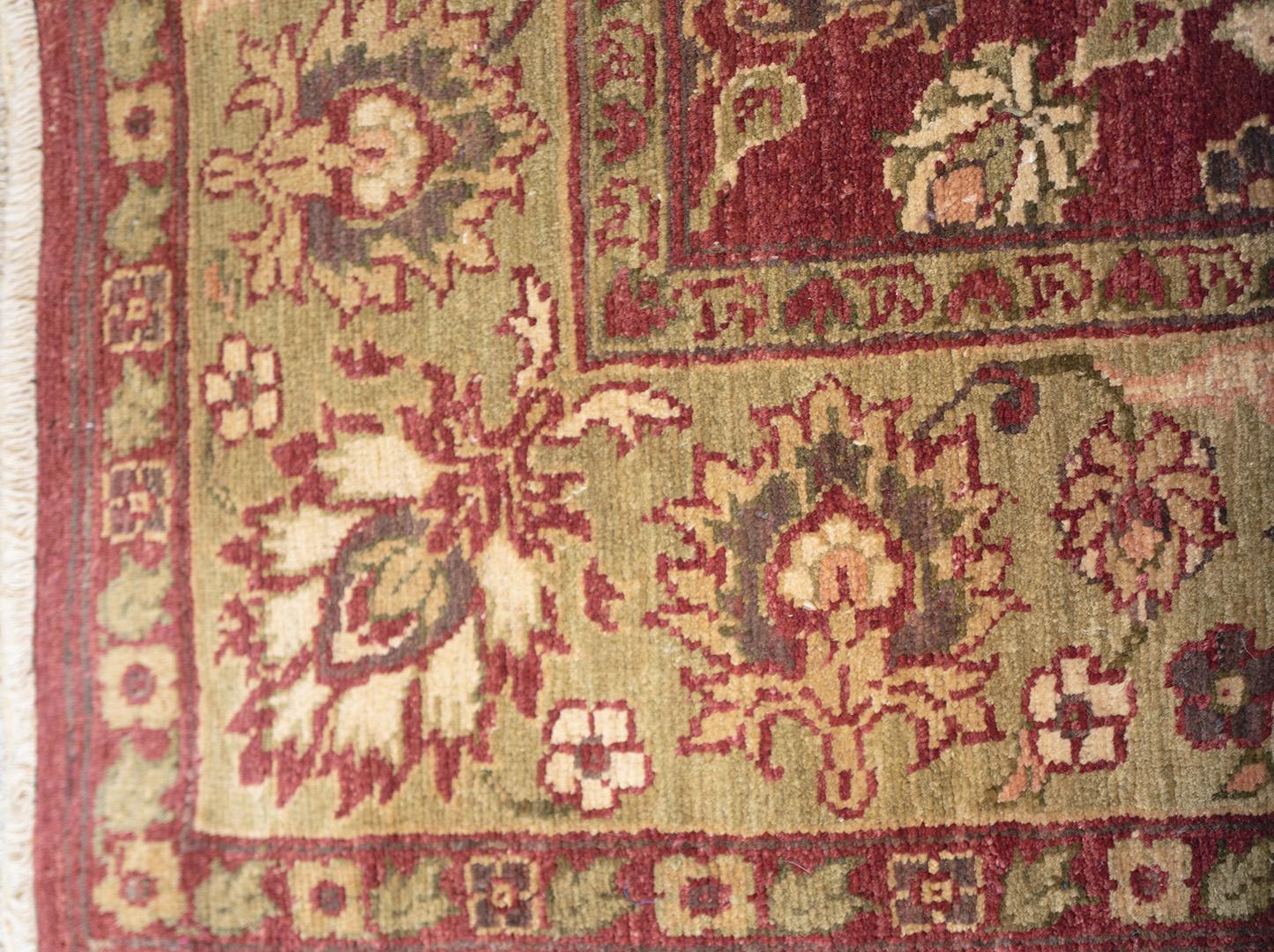 Contemporary Red and Gold Floral Handgewebter Agra Style Teppich im Zustand „Neu“ im Angebot in West Hollywood, CA
