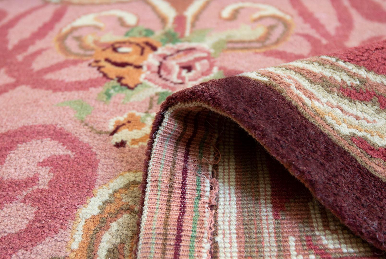 Handgewebter Teppich im Savonnerie-Stil (Rumänisch) im Angebot