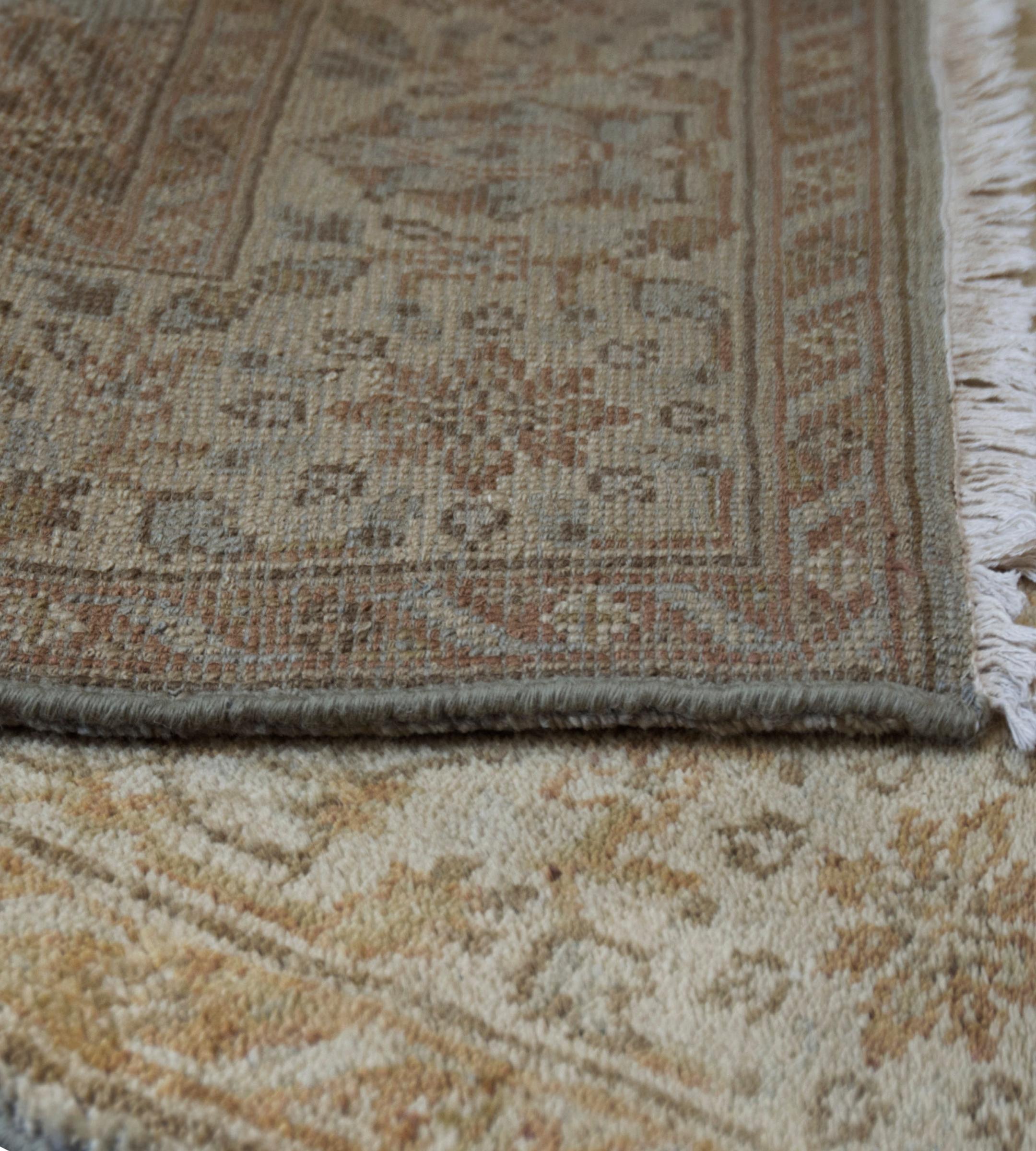 Fine Handwoven Wool Floral Oushak-Style Rug In New Condition For Sale In West Hollywood, CA