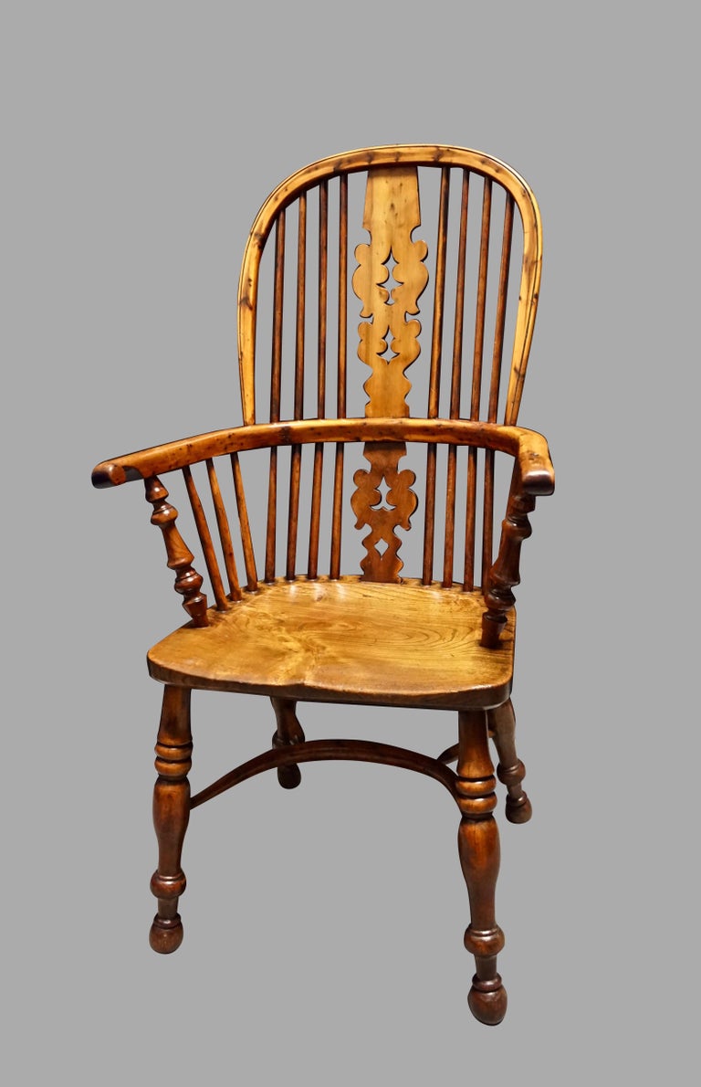 Fine Harlequin Set of 8 Yew Wood High Back Narrow Arm Windsor Chairs at
