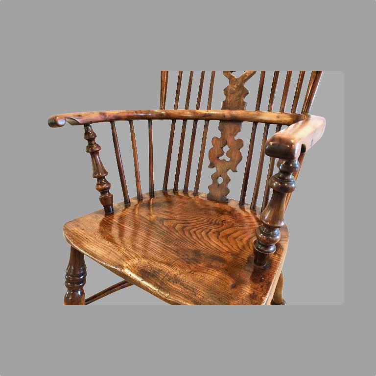 Fine Harlequin Set of 8 Yew Wood High Back Narrow Arm Windsor Chairs at