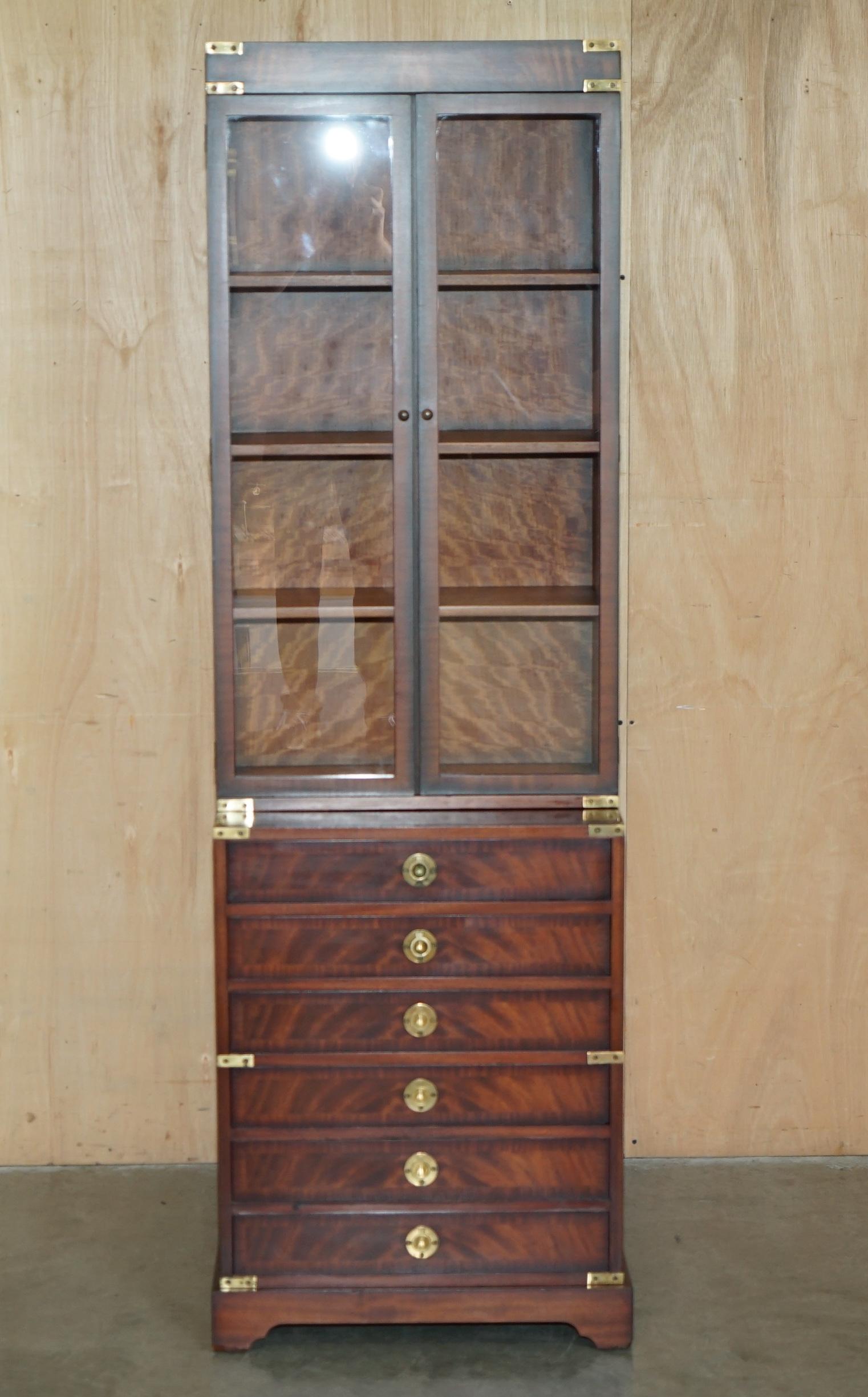 Casa Reale Antiquariato

Royal House Antiques è lieta di offrire in vendita questa splendida libreria Campaigner di Harrods London REH Kennedy in mogano e ottone su basi a cassettiera.

Tieni presente che le spese di spedizione indicate sono solo