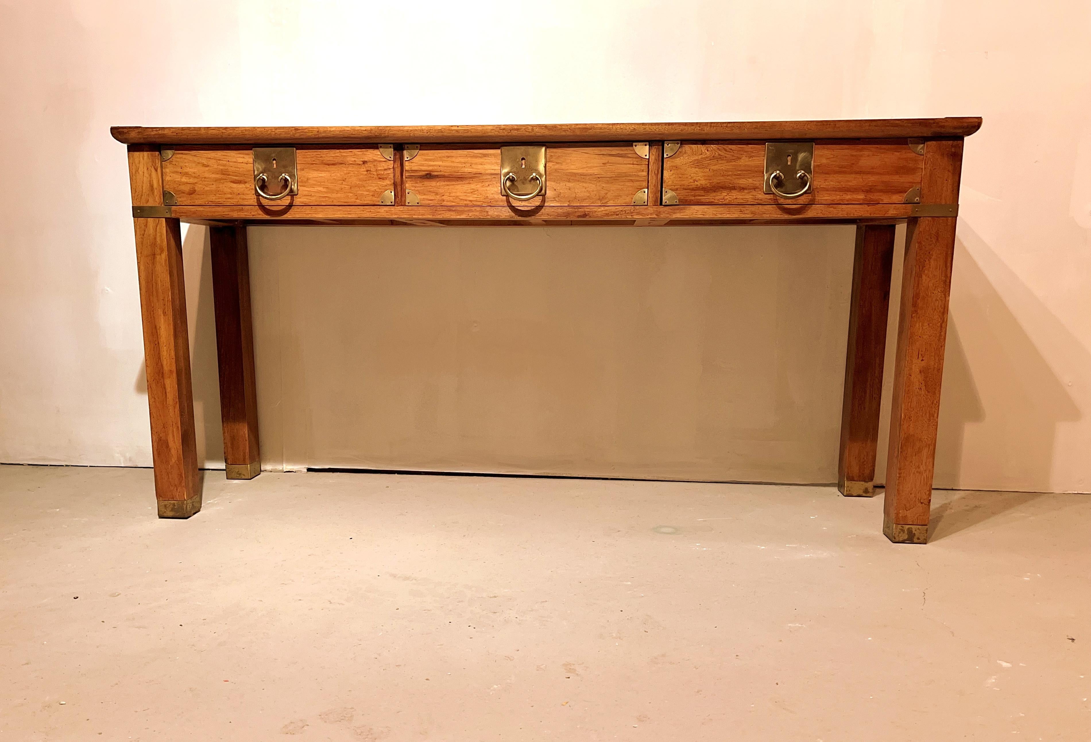 Fine Hekman Maple Wood Console / Sofa Table
Solid Maple wood all around with inserted center table top Acacia veneers
Fine quality wood with three drawers and brass fittings 