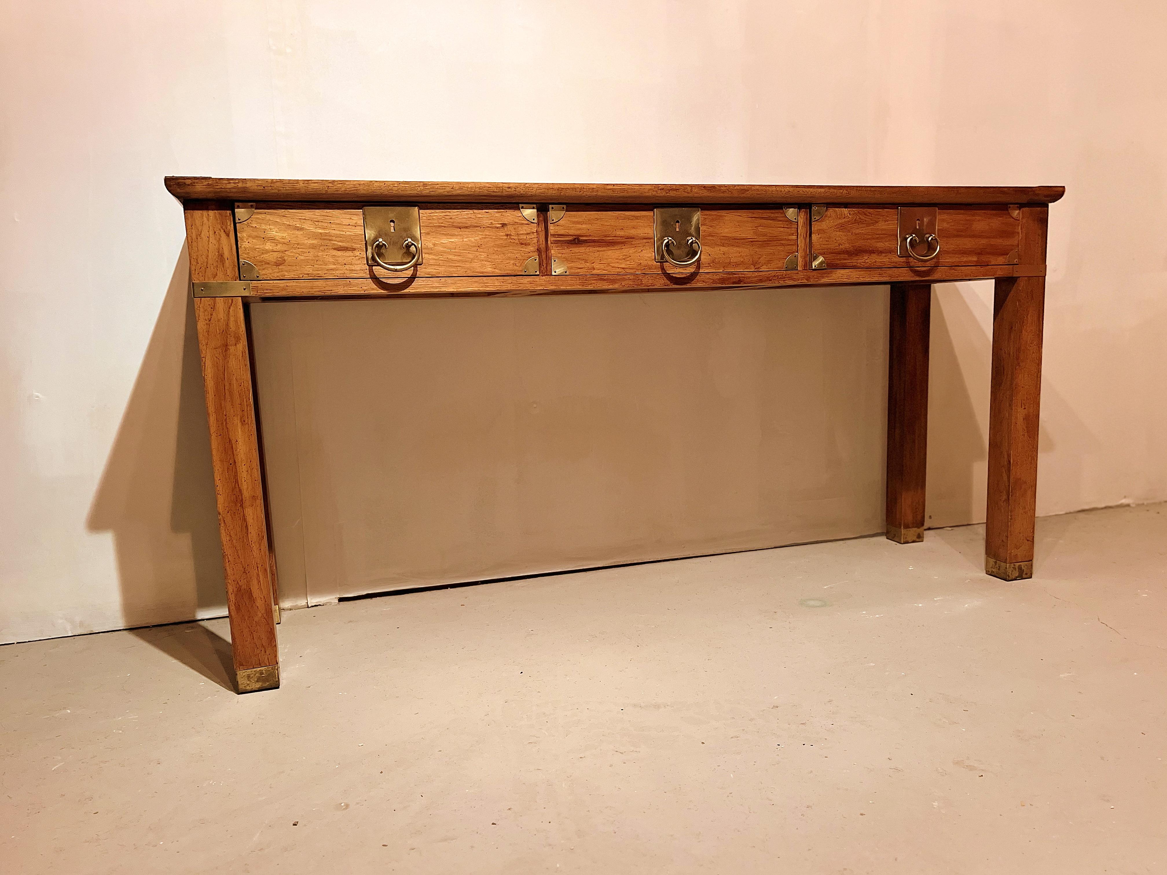 Fine Hekman Solid Maple Wood Console / Sofa Table In Excellent Condition For Sale In Greenwich, CT