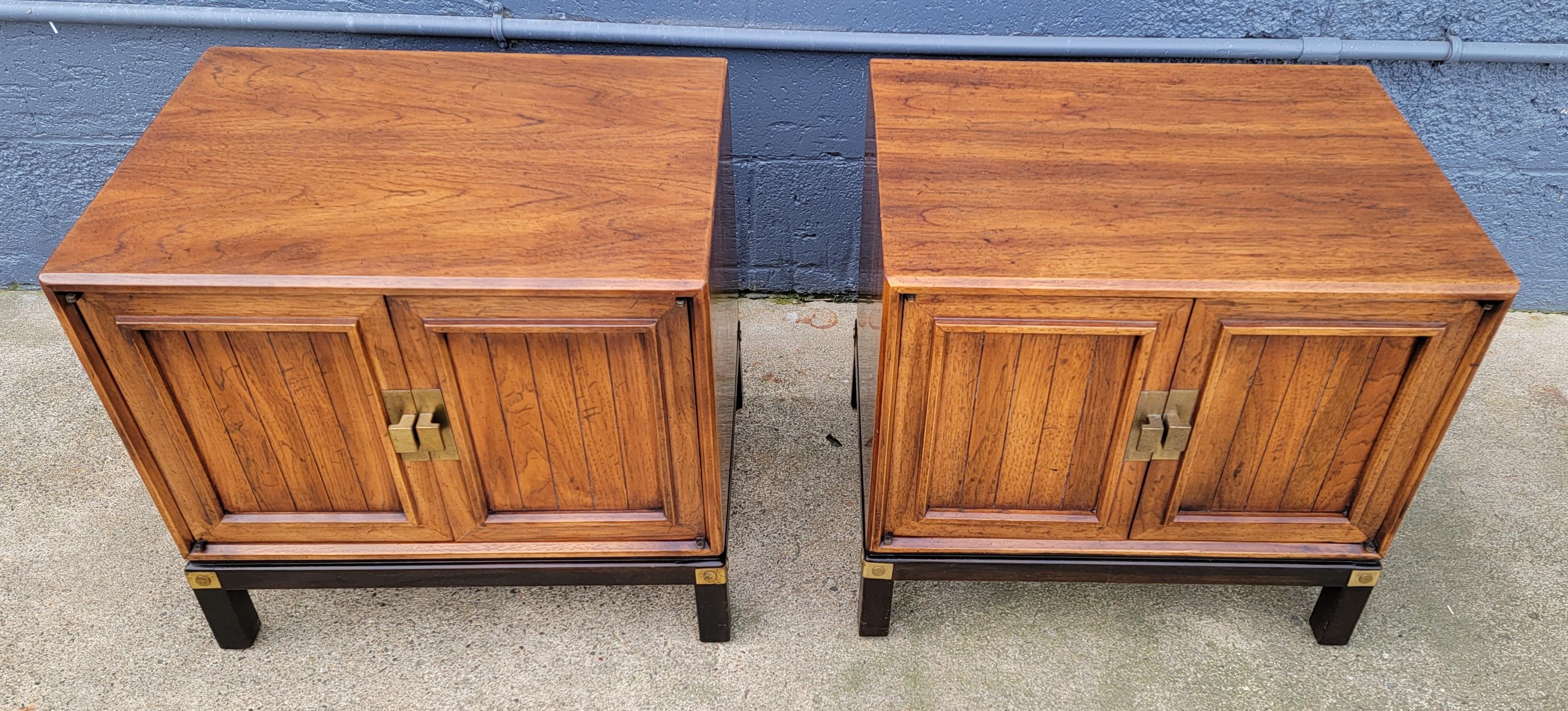 A fine pair of nightstands by Henredon. Superior craftsmanship and materials. Original finish in excellent condition. Double doors reveal set-back interior shelf. Solid brass mounts and pulls. Measurements are for each nightstand.