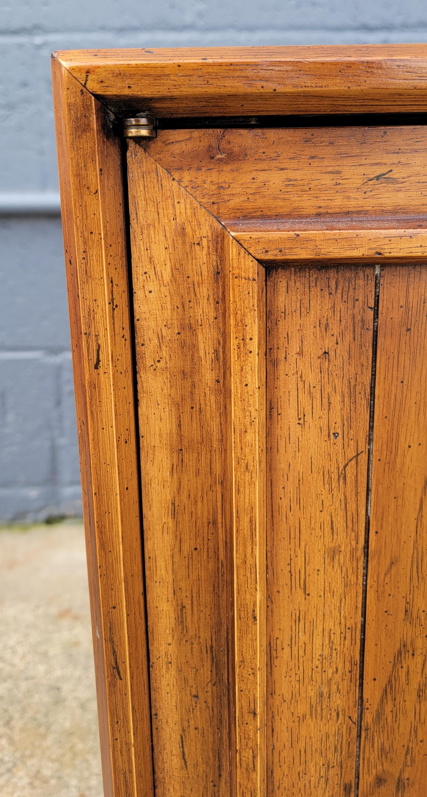 Fine Henredon Nightstands a Pair 3