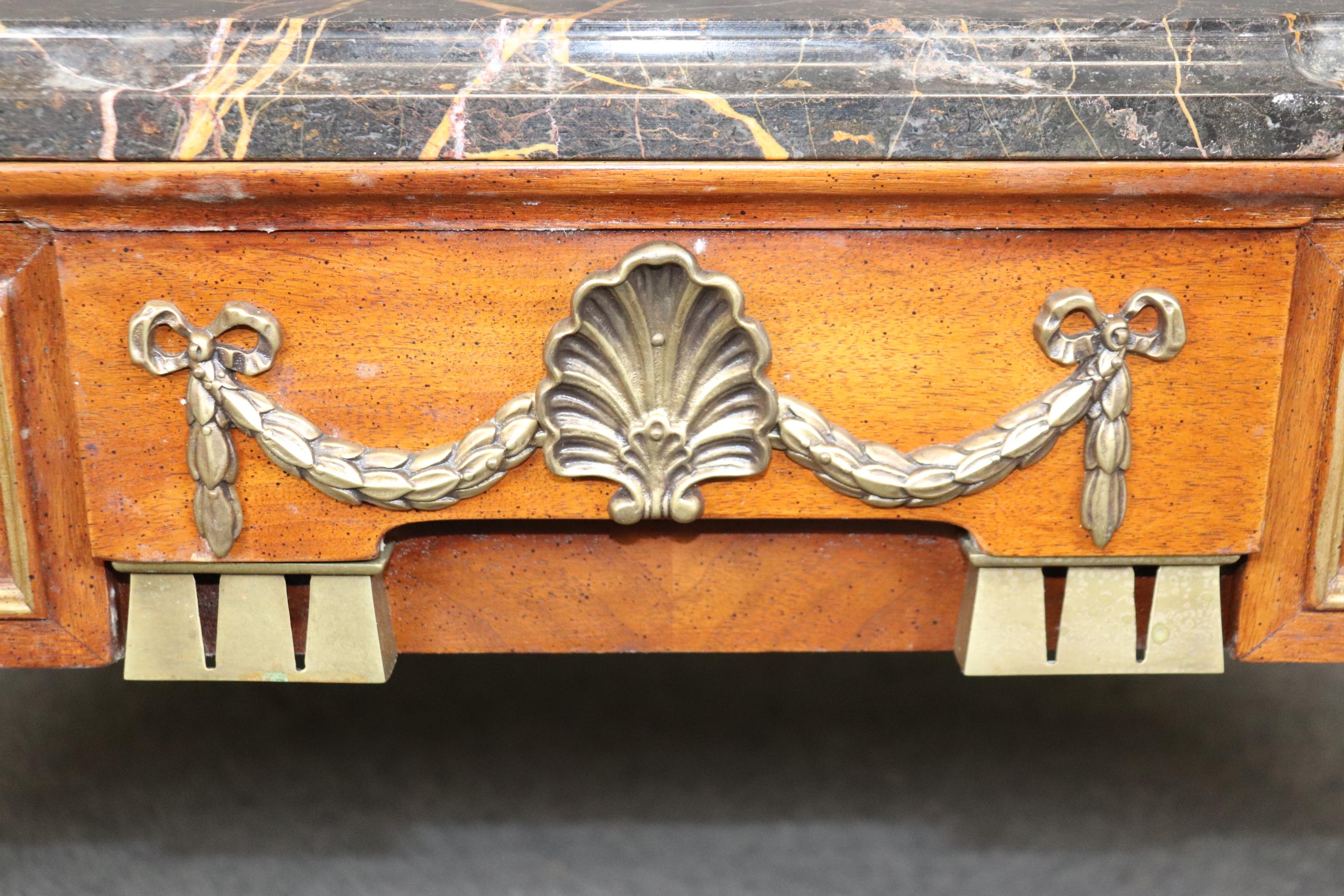 Fine Henredon Portoro Marble Top Bronze Mounted French Empire Style Coffee Table In Good Condition In Swedesboro, NJ