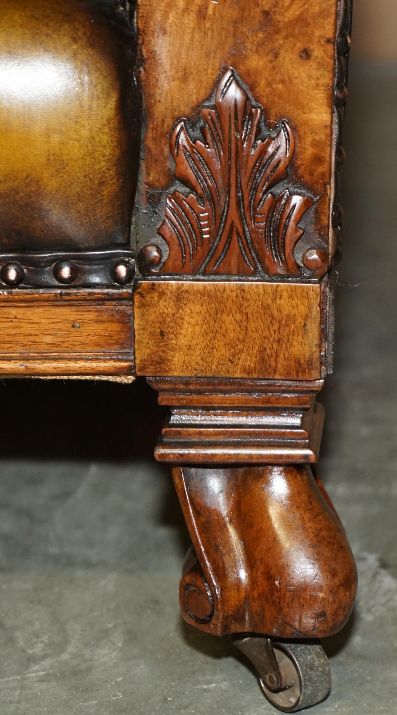 FINE & IMPORTANT PAIR OF ANTiQUE HAND CARVED BURR WALNUT BROWN LEATHER ARMCHAIRS For Sale 5
