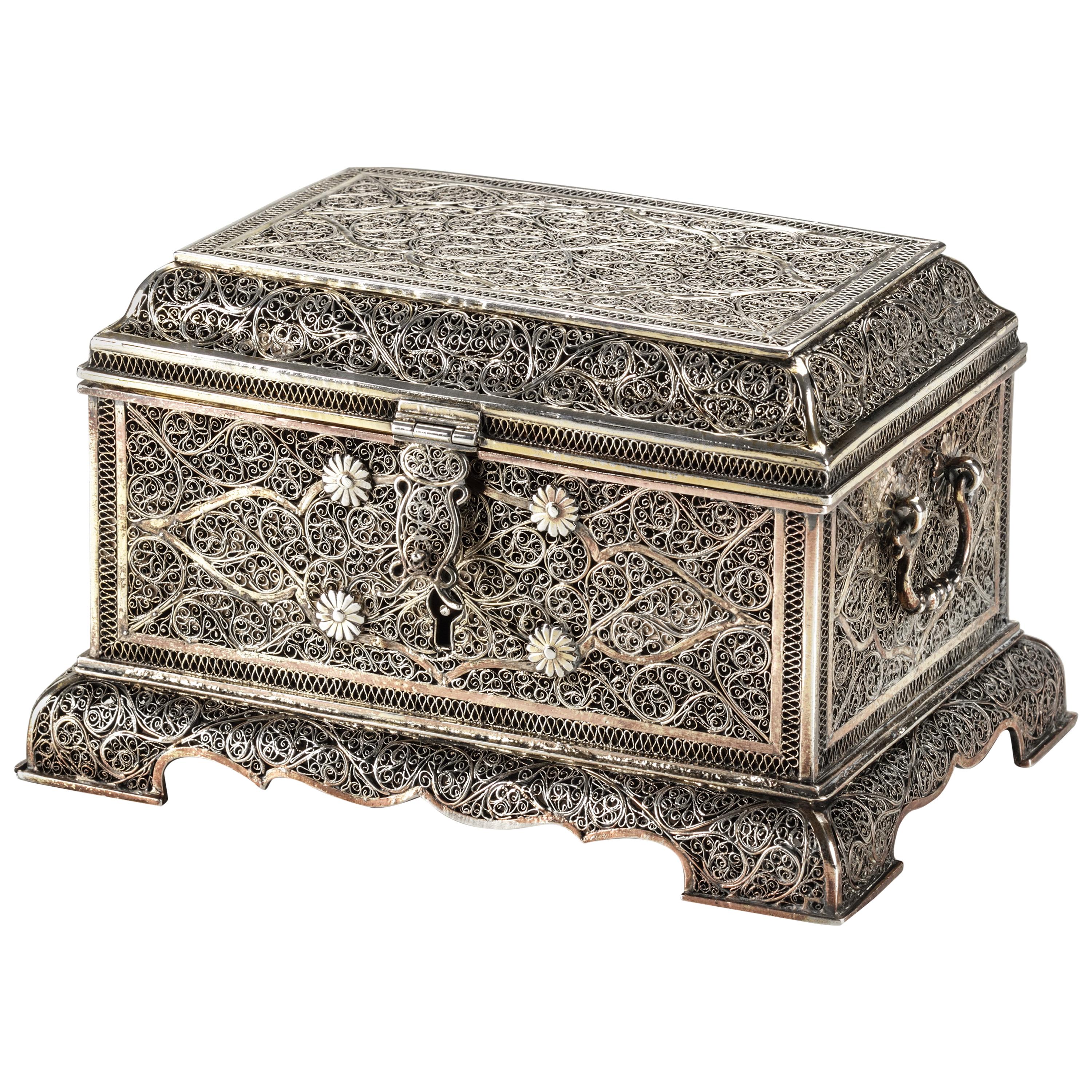 Fine Indian Silver Filigree Casket with Hinged Cover, 18th Century For Sale
