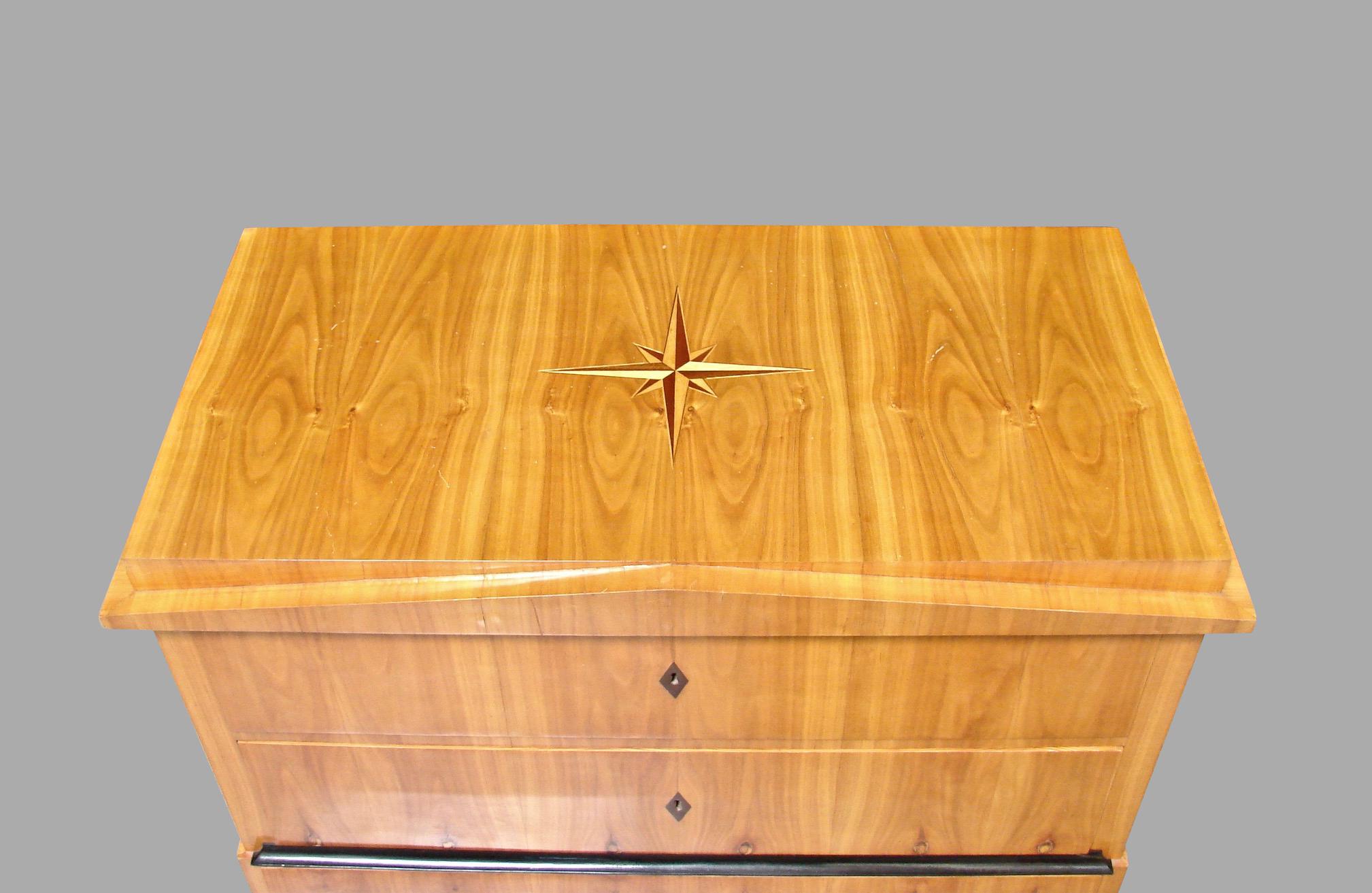 Fine Inlaid Pearwood Biedermeier 3-Drawer Commode with Ebonized Trim In Good Condition In San Francisco, CA