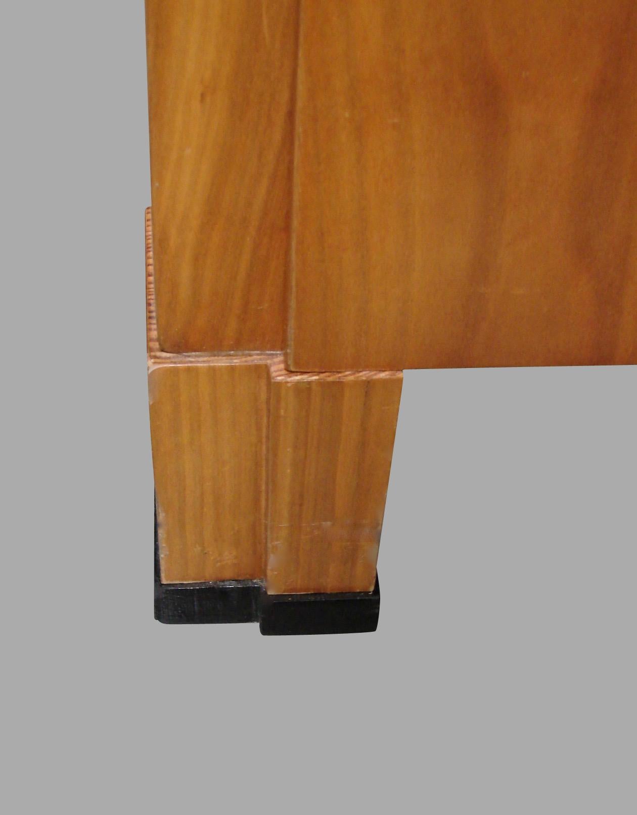 Fine Inlaid Pearwood Biedermeier 3-Drawer Commode with Ebonized Trim 4