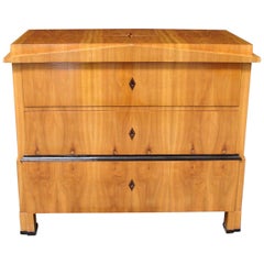 Fine Inlaid Pearwood Biedermeier 3-Drawer Commode with Ebonized Trim