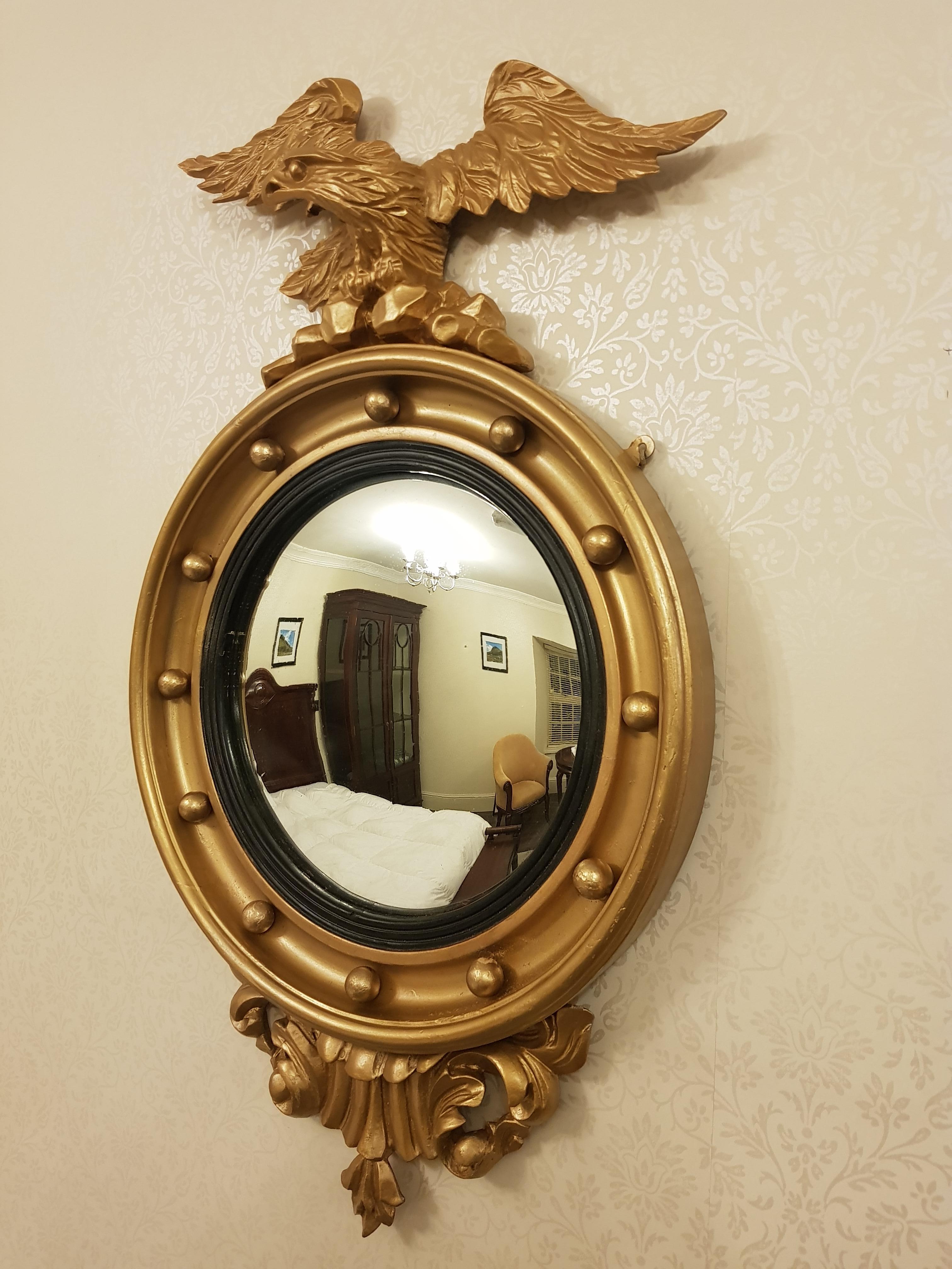 Fine Irish Pair of 19th Century Gilt Convex Mirrors For Sale 1