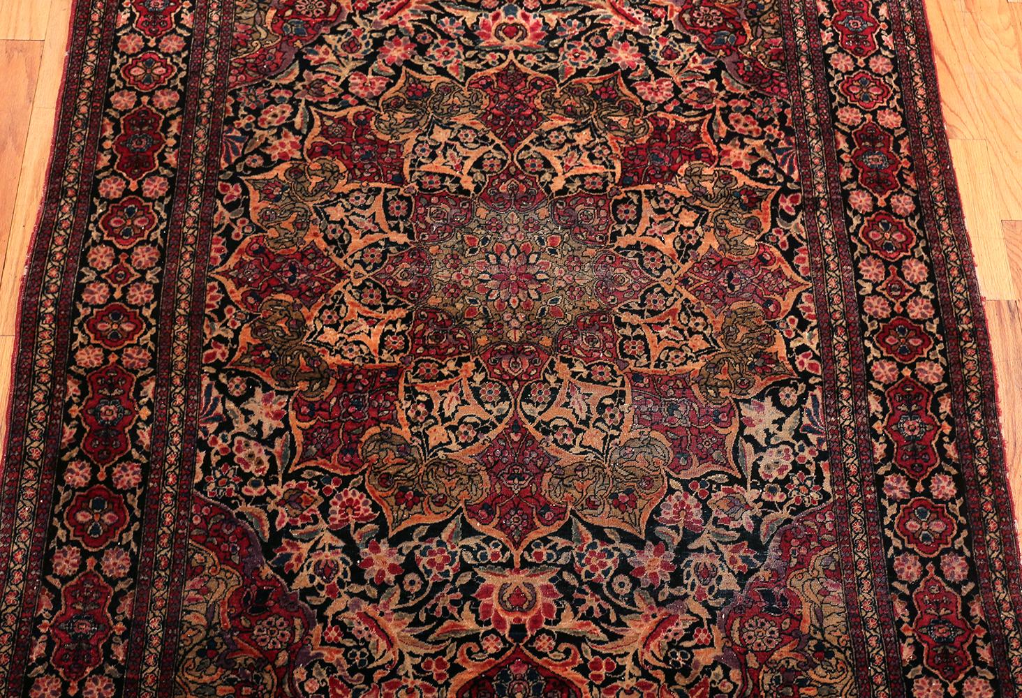 Fine Isfahan Persian Antique Persian Rug In Good Condition In New York, NY