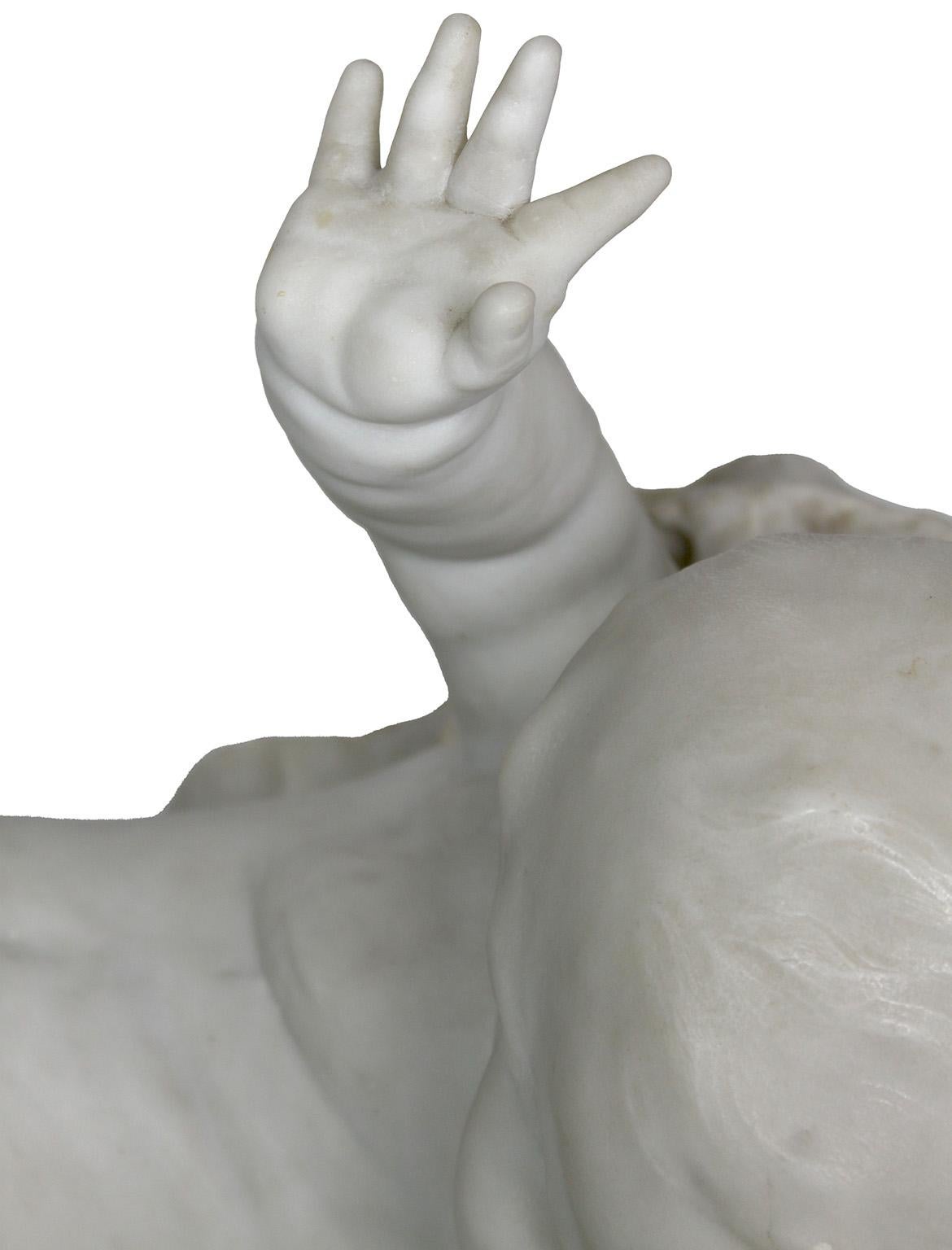 Fine Italian 19th Century Marble Sculpture 'Baby's First Bath' - Felice Corsetti in vendita 5