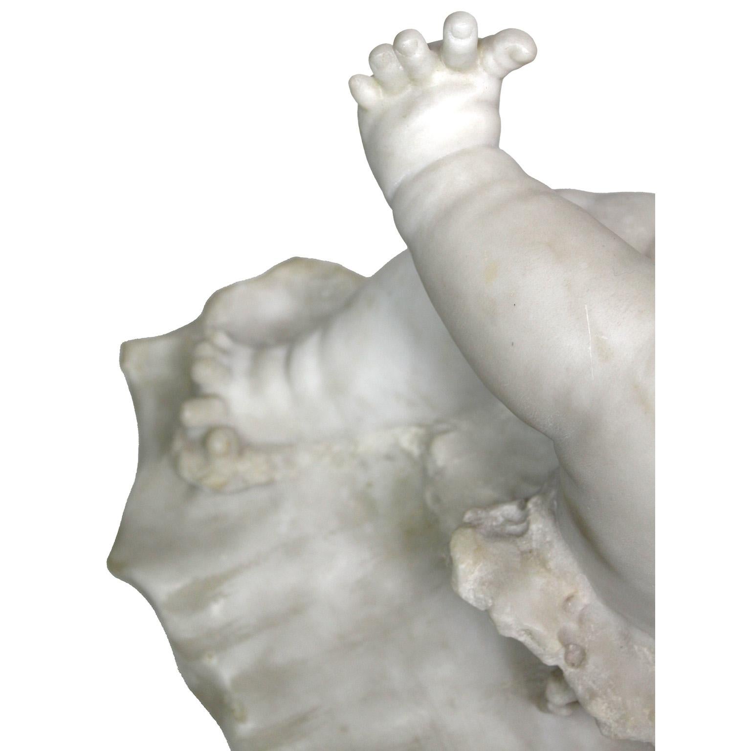 Fine Italian 19th Century Marble Sculpture 'Baby's First Bath' - Felice Corsetti in vendita 7