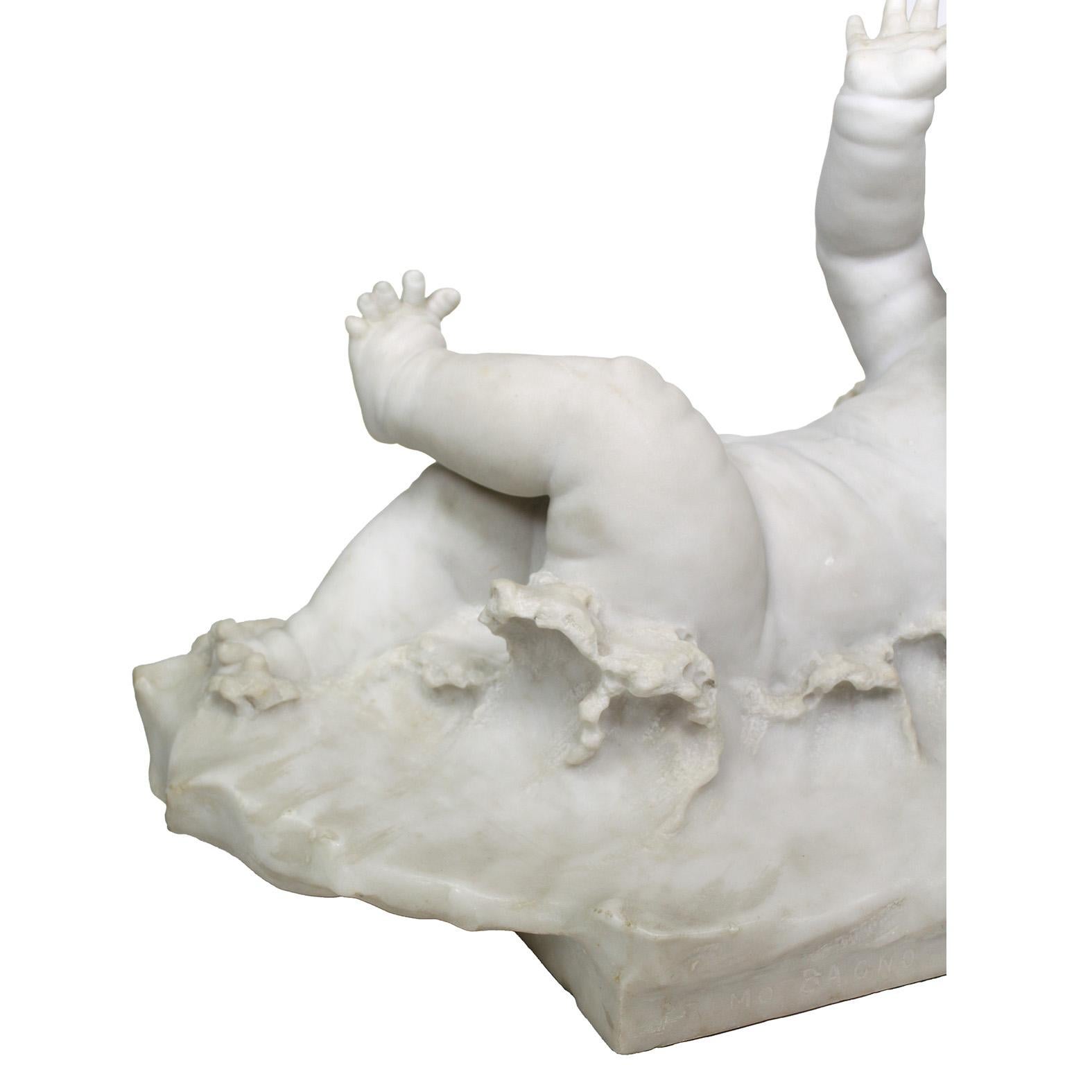 Fine Italian 19th Century Marble Sculpture 'Baby's First Bath' - Felice Corsetti in vendita 8