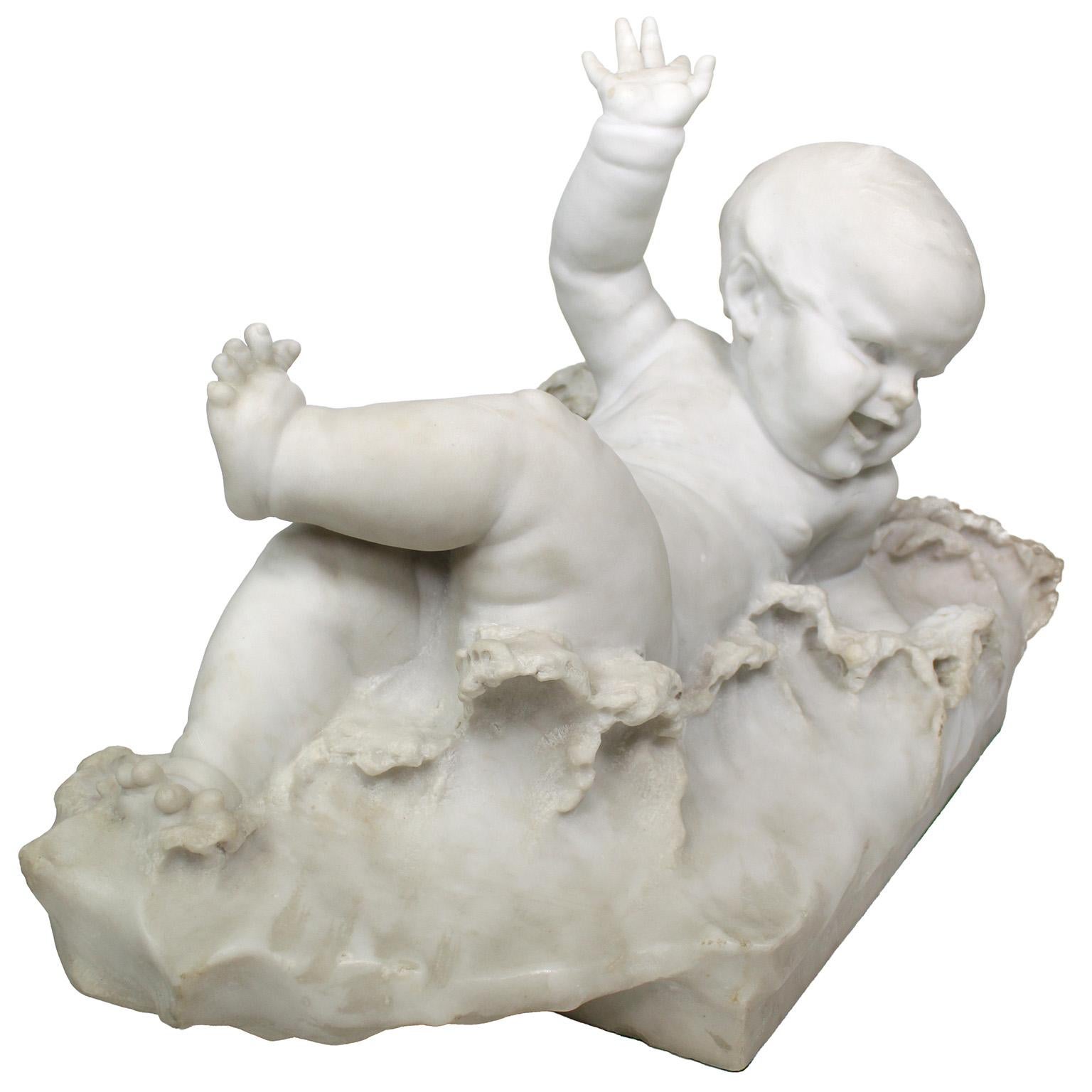 Belle Époque Fine Italian 19th Century Marble Sculpture 'Baby's First Bath' - Felice Corsetti in vendita