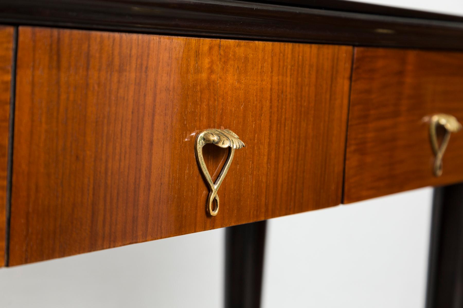 Console/table de coiffeuse italienne déco avec miroir en laiton en vente 3