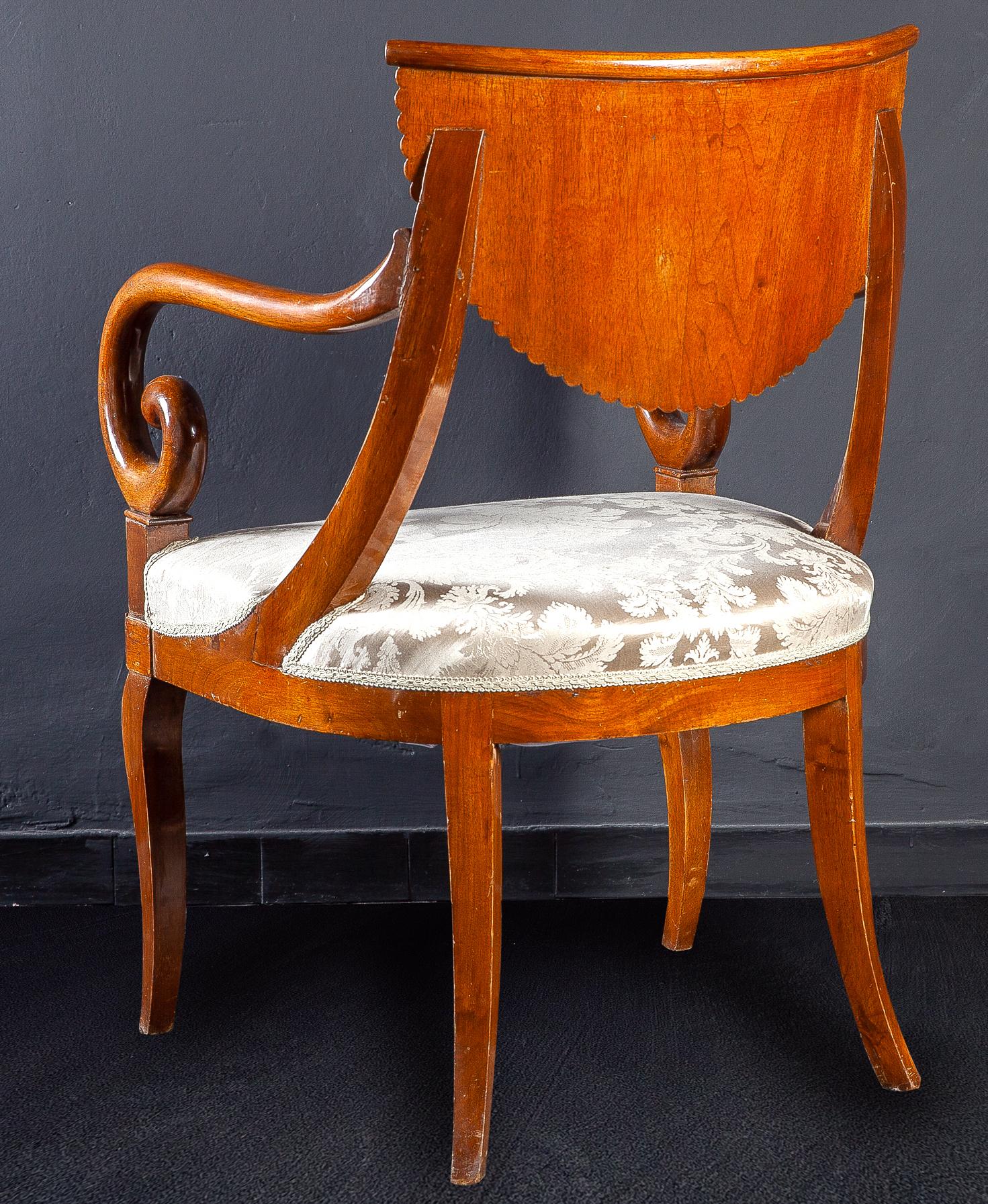 Ensemble de huit chaises et d'une paire de fauteuils pour une salle à manger italienne, 1790 en vente 4