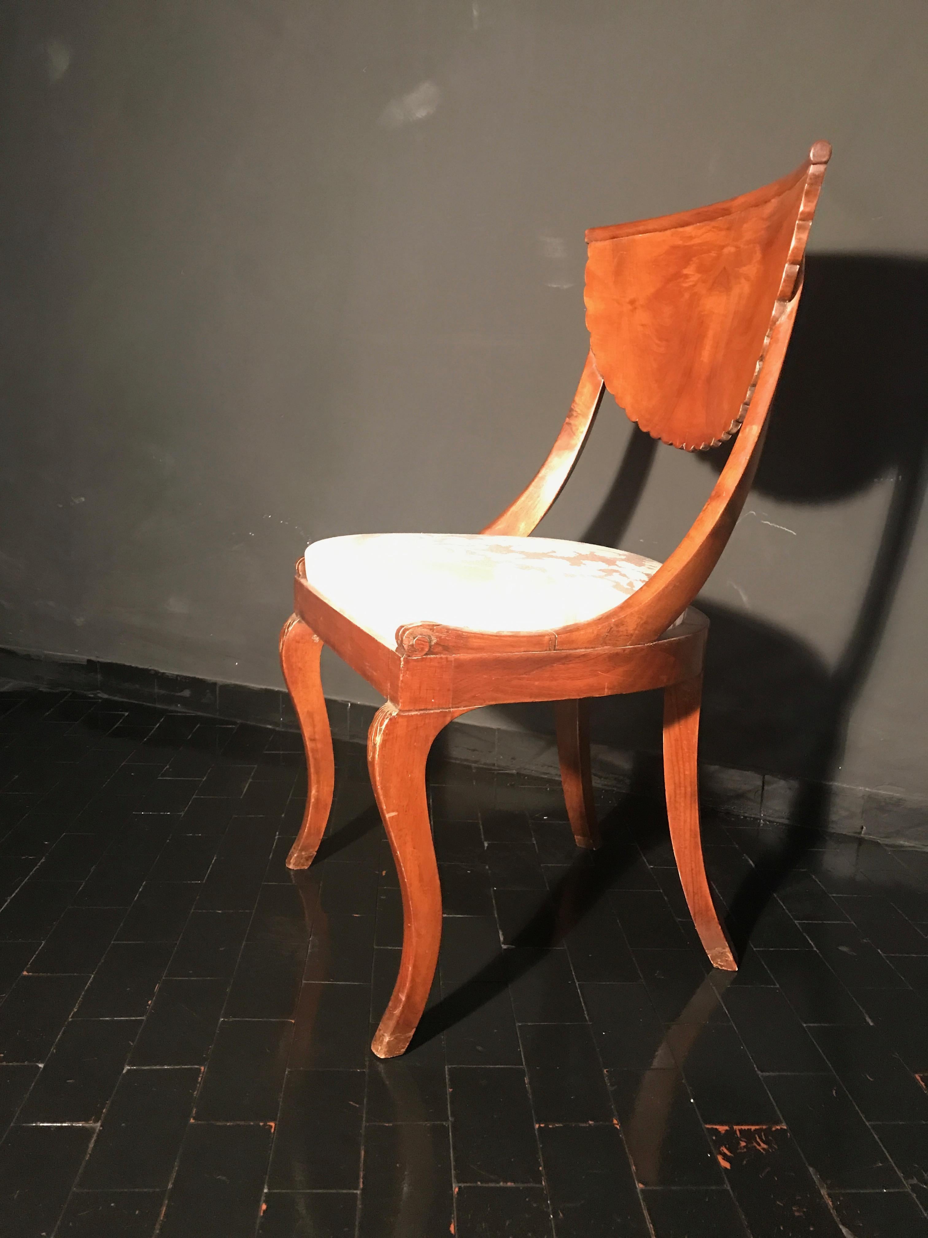 Ensemble de huit chaises et une paire de fauteuils de salle à manger italiennes de qualité, 1790 en vente 11