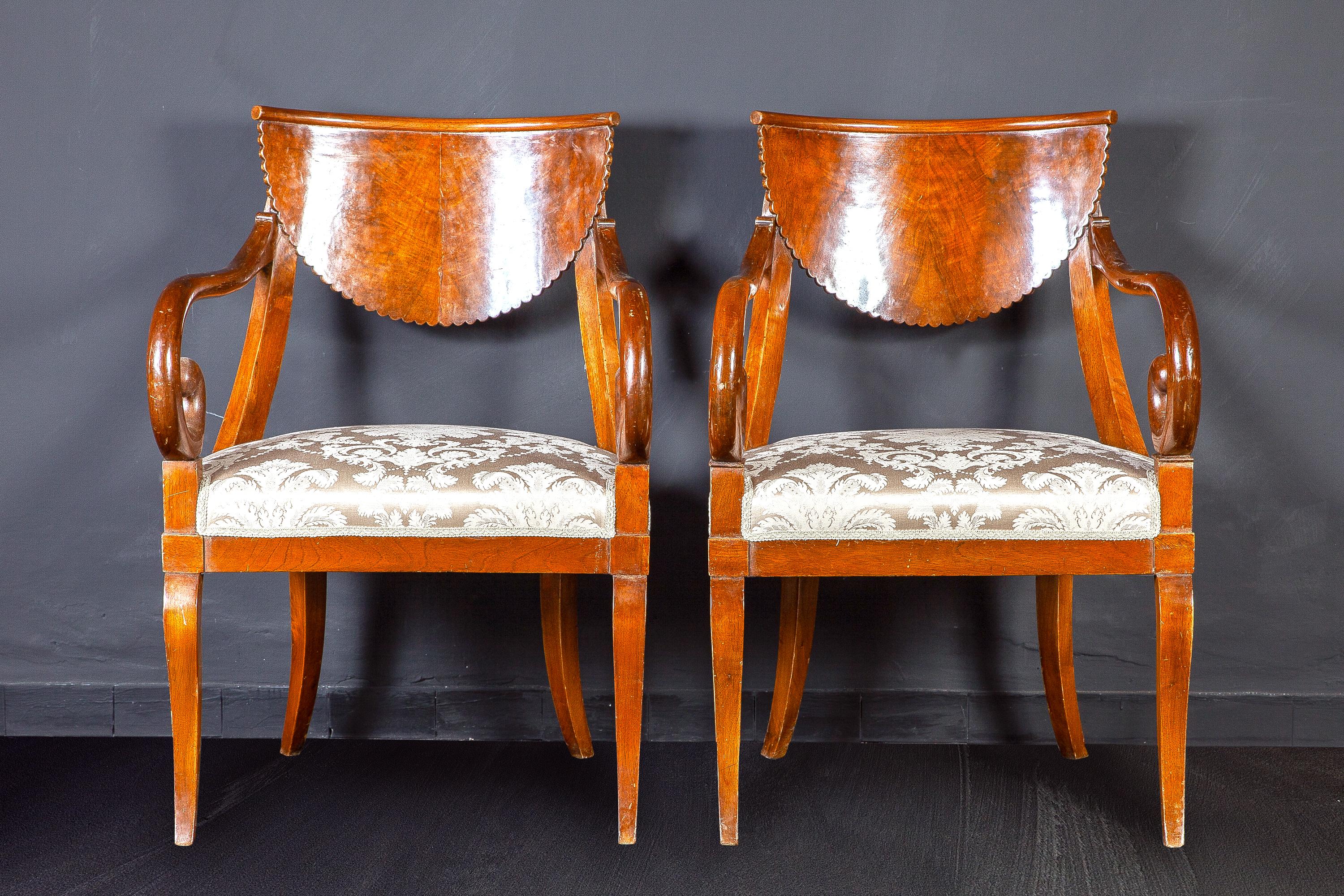 Directoire Ensemble de huit chaises et d'une paire de fauteuils pour une salle à manger italienne, 1790 en vente