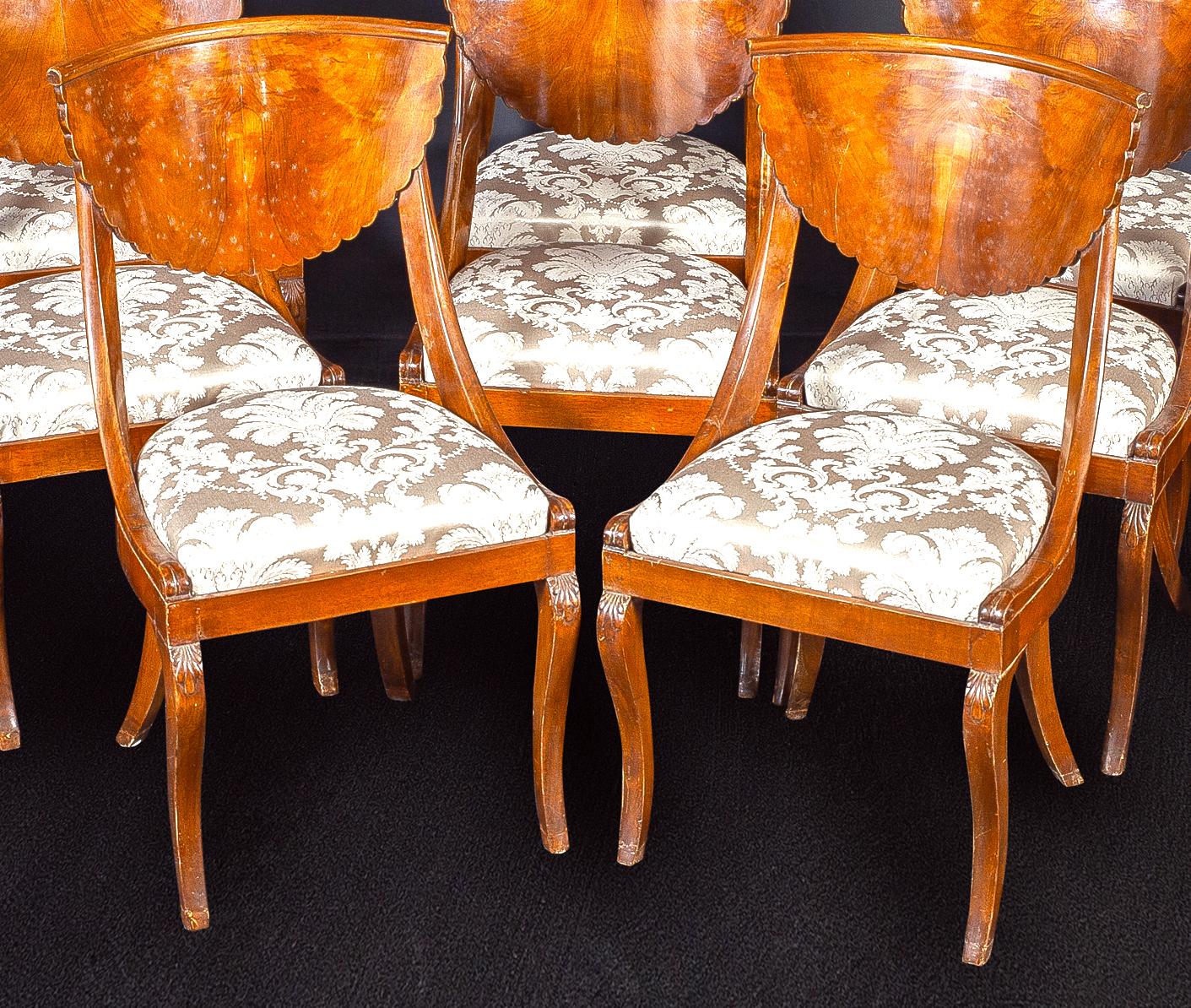 Ensemble de huit chaises et d'une paire de fauteuils pour une salle à manger italienne, 1790 Bon état - En vente à Rome, IT