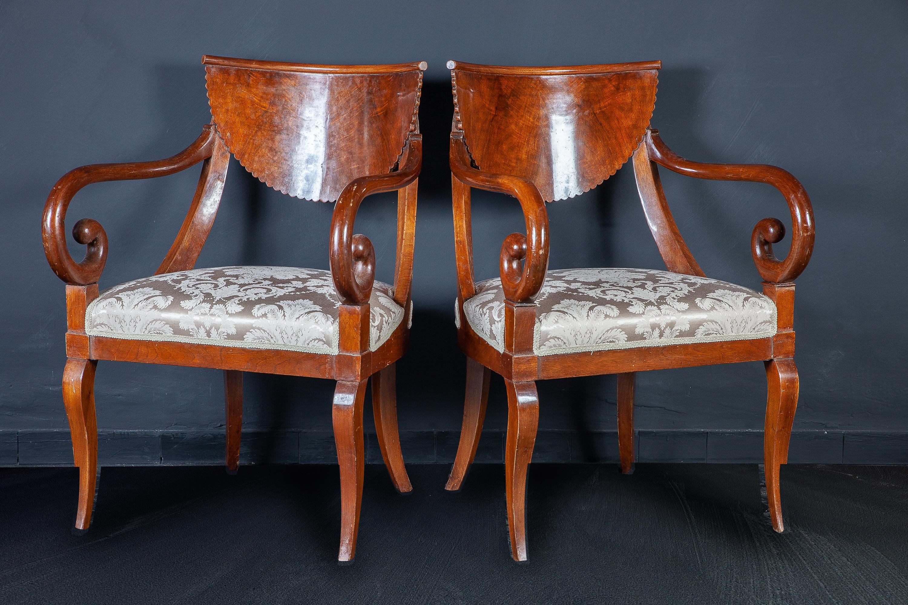 XVIIIe siècle Ensemble de huit chaises et d'une paire de fauteuils pour une salle à manger italienne, 1790 en vente