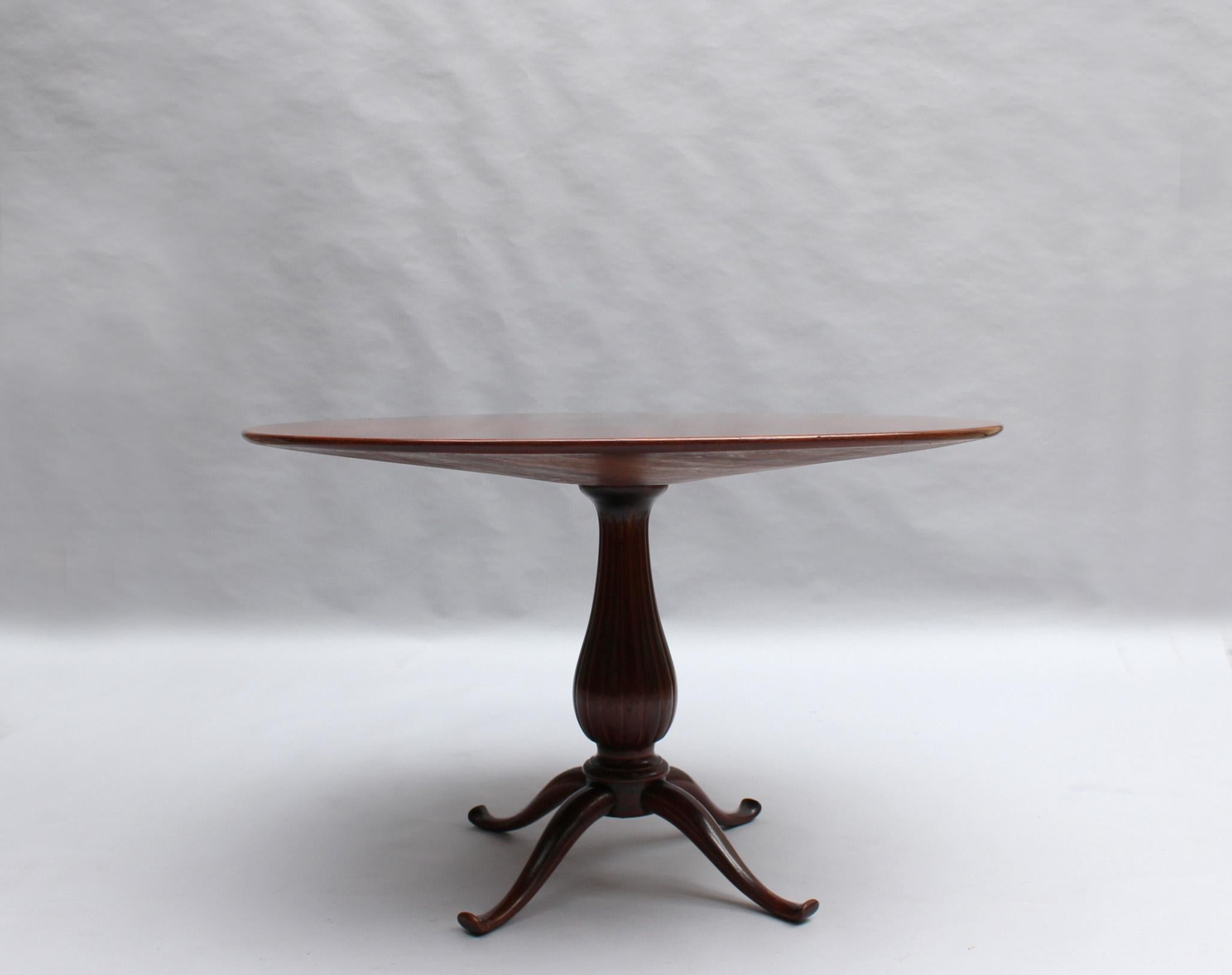 Paolo Buffa (attributed to) - A fine 1940s mahogany round table with a four legs pedestal.