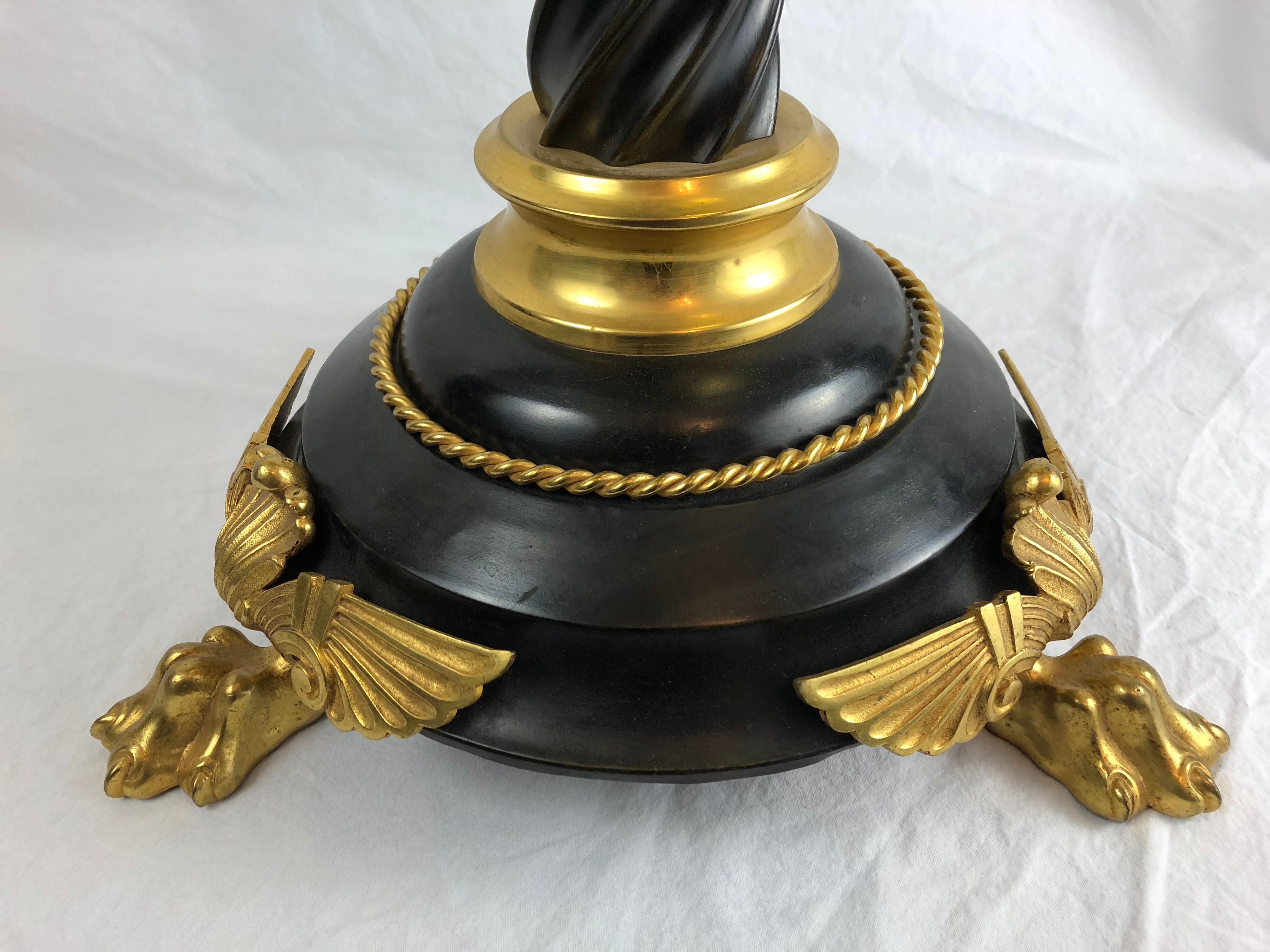 Beautiful Italian pedestal table gilt and patinated bronze. 

Circular top. Claw feet. Twist pedestal.