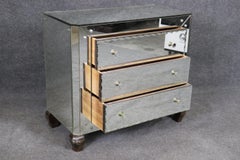 Commode à trois tiroirs en miroir de style Murano, fabriquée en Italie, circa 1950