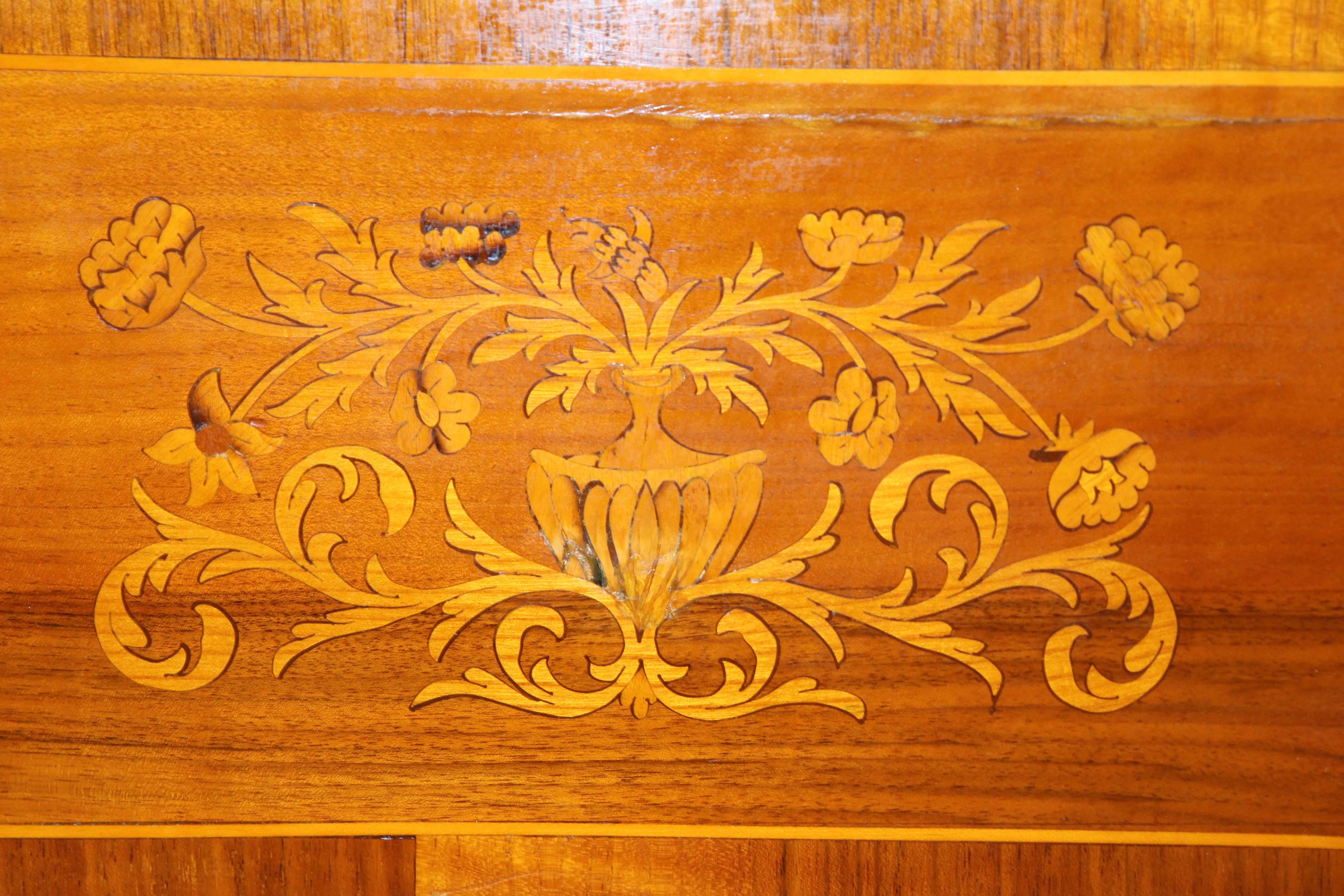 Fine Italian Mixed Woods Marquetry Inlaid 19th Century Commode For Sale 5