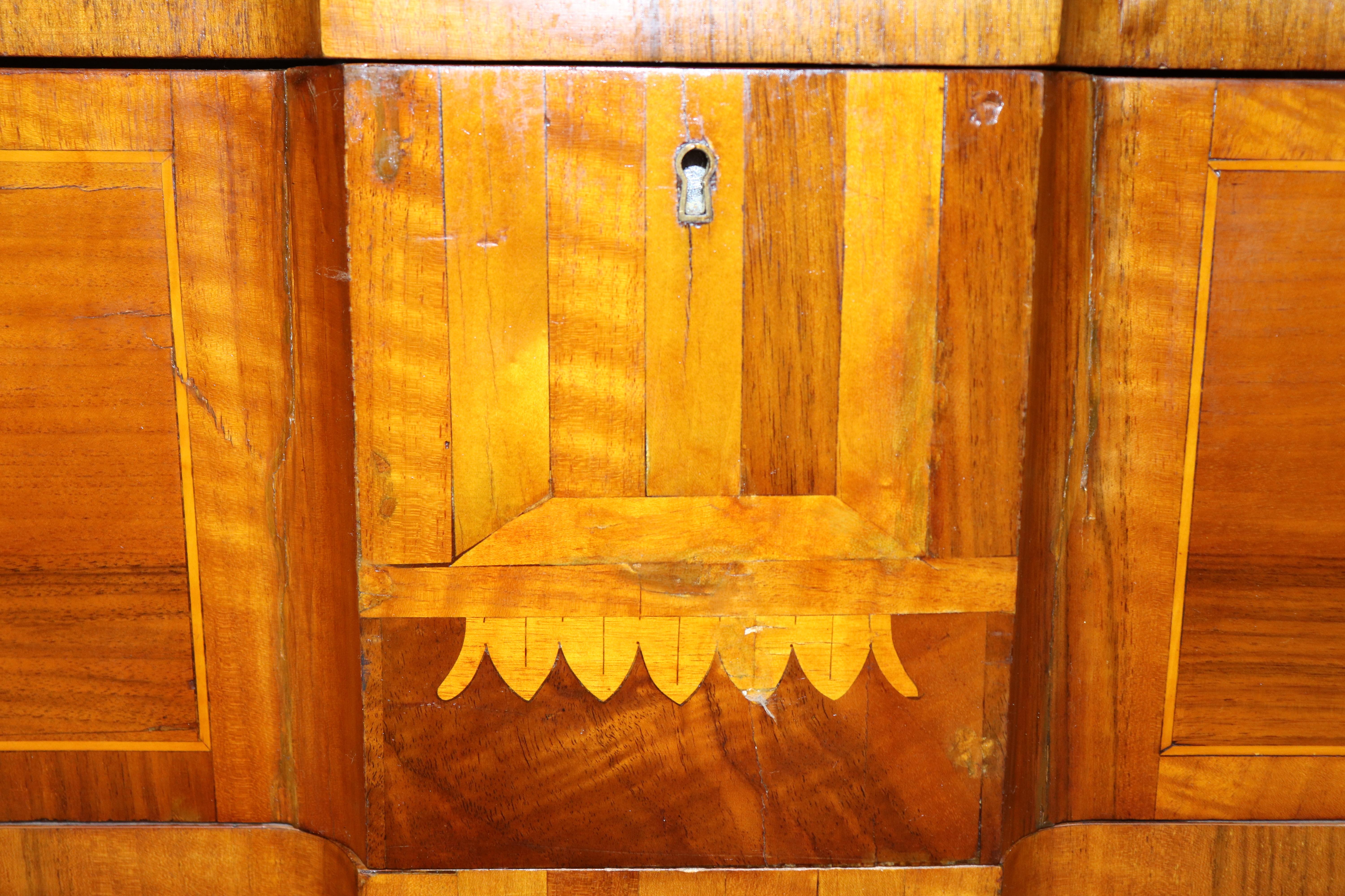 Fine Italian Mixed Woods Marquetry Inlaid 19th Century Commode For Sale 6