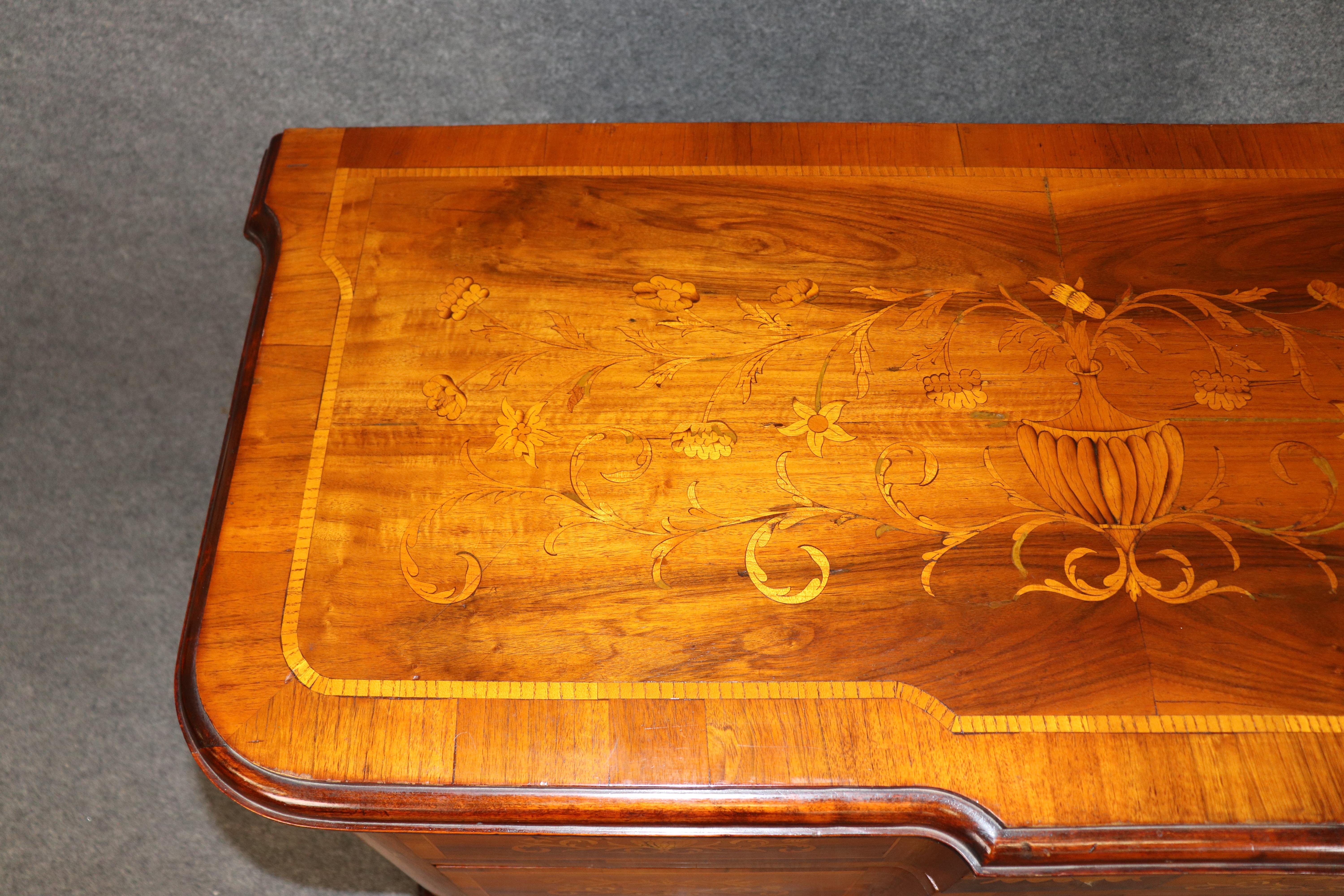 Fine Italian Mixed Woods Marquetry Inlaid 19th Century Commode For Sale 3