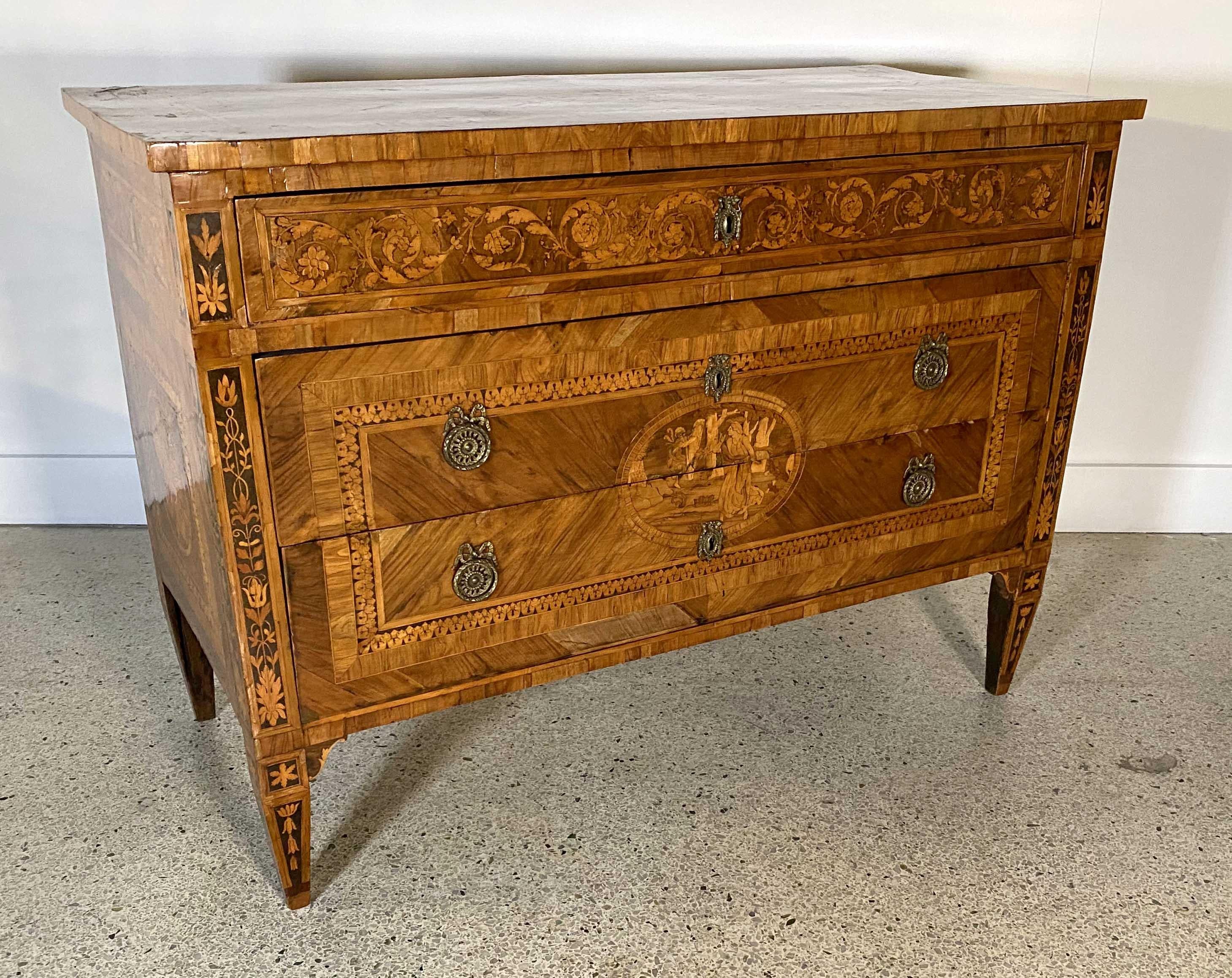 overall inlaid with exotic woods such as walnut, lemonwood, ebony, rosewood, by the great master cabinet maker Guiseppe Maggiolini.