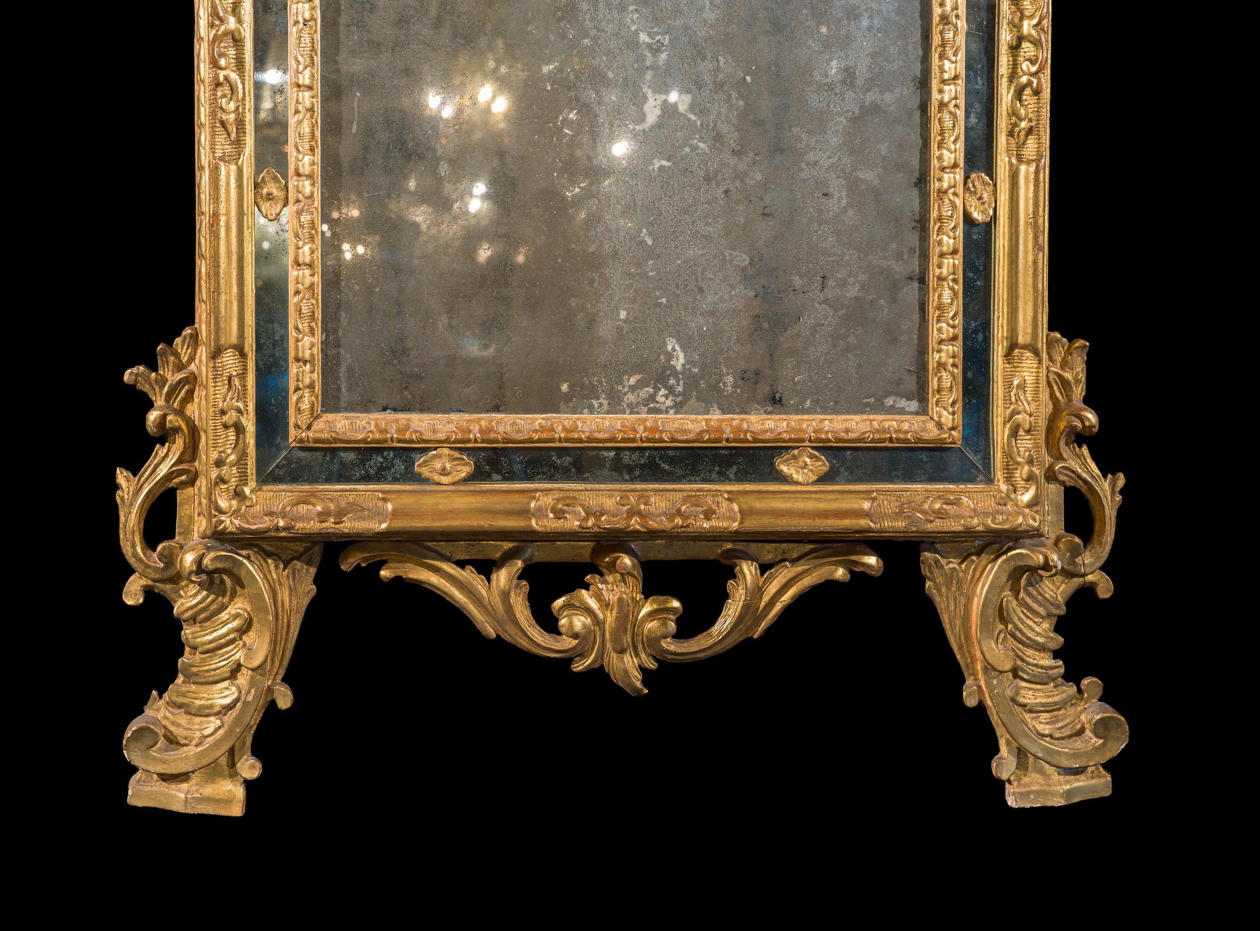 italien Miroir d'embarcadère en bois doré piémontais du XVIIIe siècle en vente