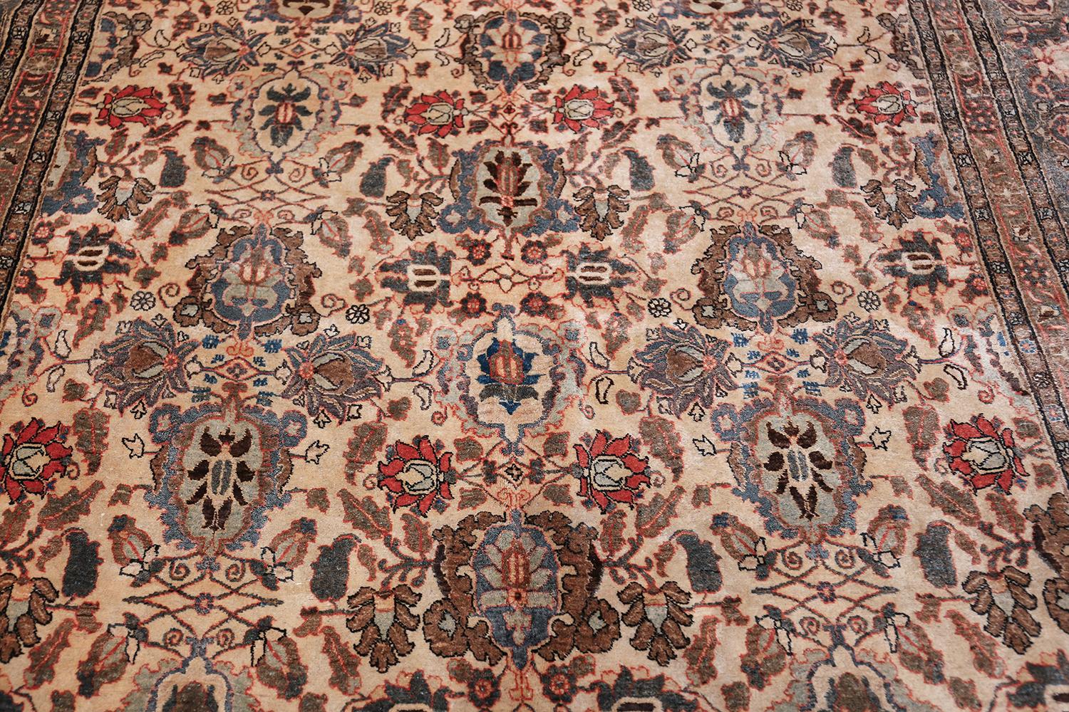 Elfenbeinfarbener antiker persischer Täbriz-Teppich. Größe: 6 Fuß 5 Zoll x 10 Fuß 5 Zoll (Persisch) im Angebot