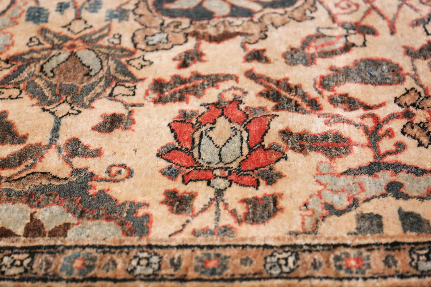 Elfenbeinfarbener antiker persischer Täbriz-Teppich. Größe: 6 Fuß 5 Zoll x 10 Fuß 5 Zoll (Handgeknüpft) im Angebot