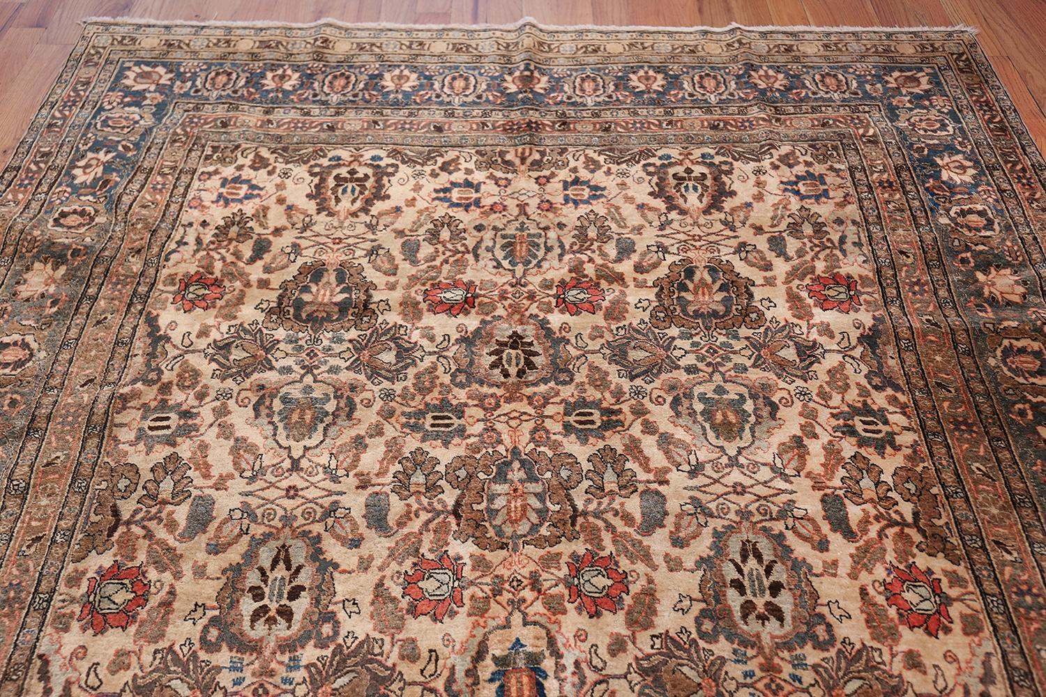 Elfenbeinfarbener antiker persischer Täbriz-Teppich. Größe: 6 Fuß 5 Zoll x 10 Fuß 5 Zoll im Angebot 1