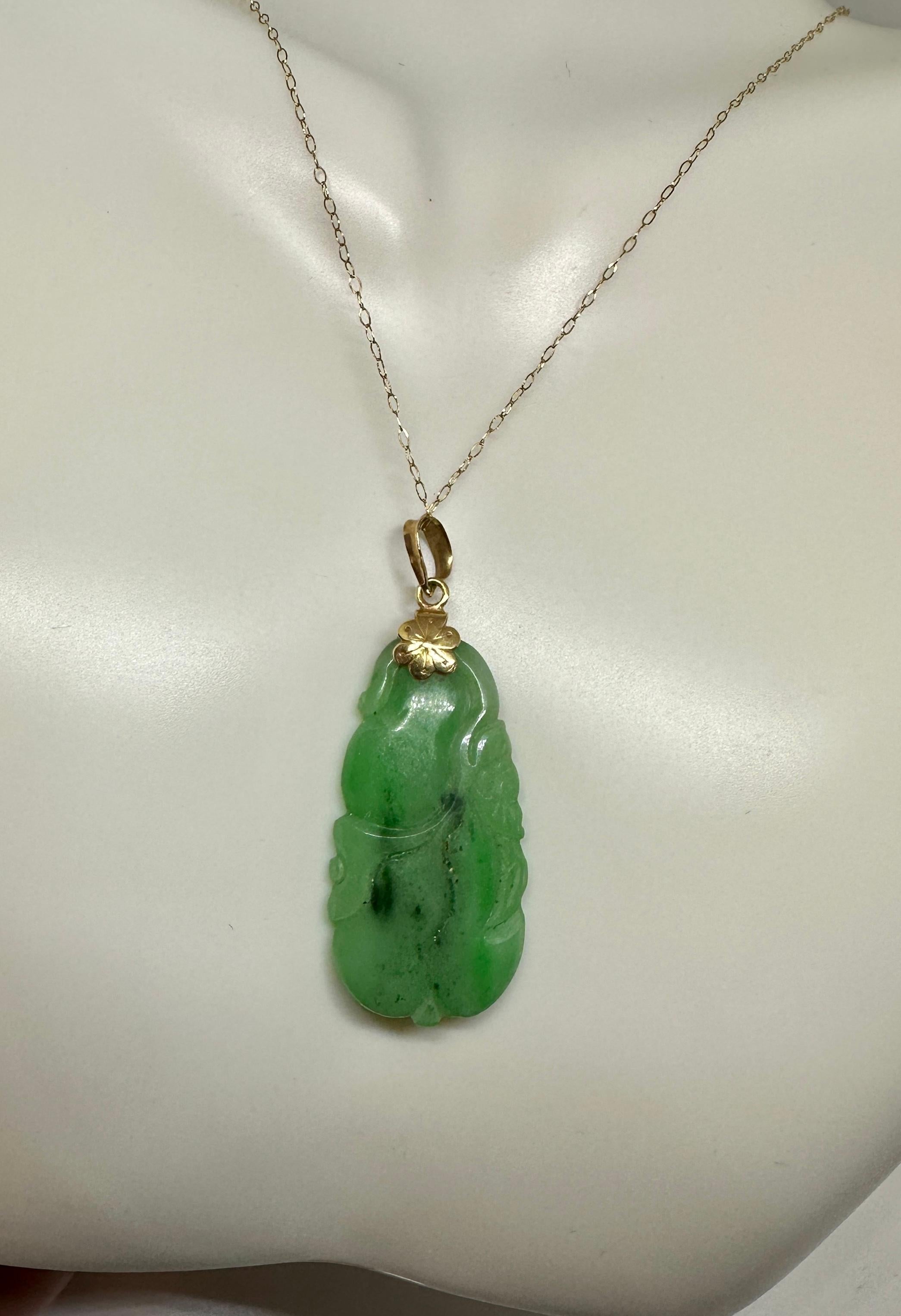Colgante de Jade Fino Collar con Motivo Flor Fruta Oro de 18 Kilates Tallado Antiguo en venta 4