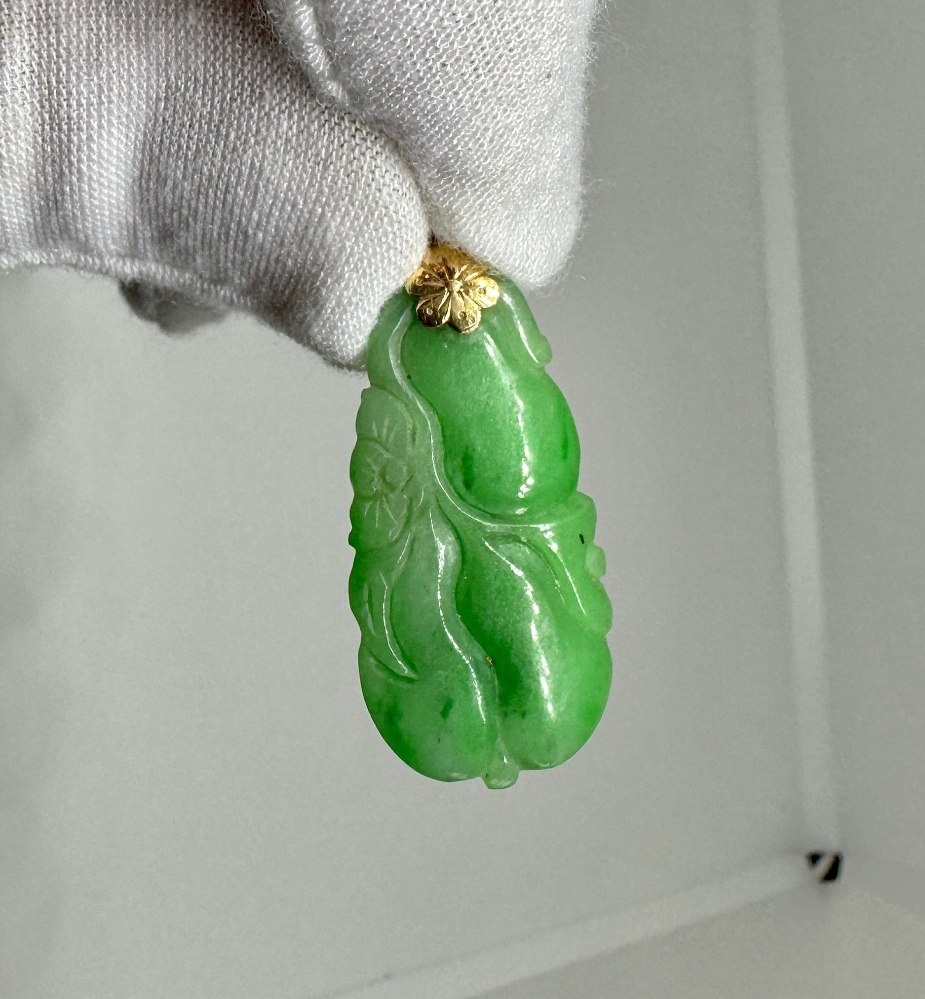 Colgante de Jade Fino Collar con Motivo Flor Fruta Oro de 18 Kilates Tallado Antiguo Art Nouveau en venta