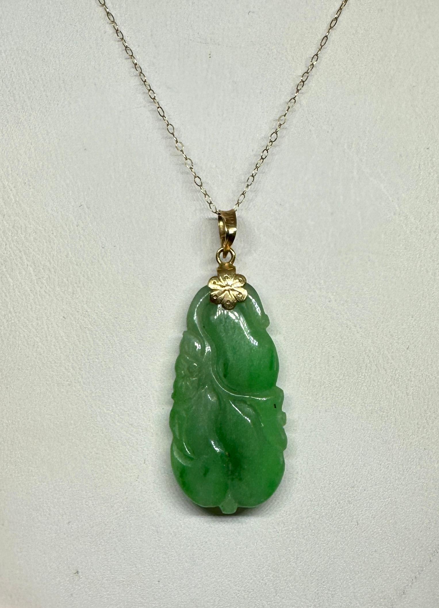 Colgante de Jade Fino Collar con Motivo Flor Fruta Oro de 18 Kilates Tallado Antiguo en venta 2