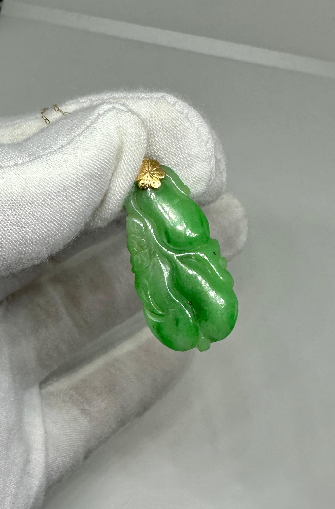 Colgante de Jade Fino Collar con Motivo Flor Fruta Oro de 18 Kilates Tallado Antiguo en venta 3